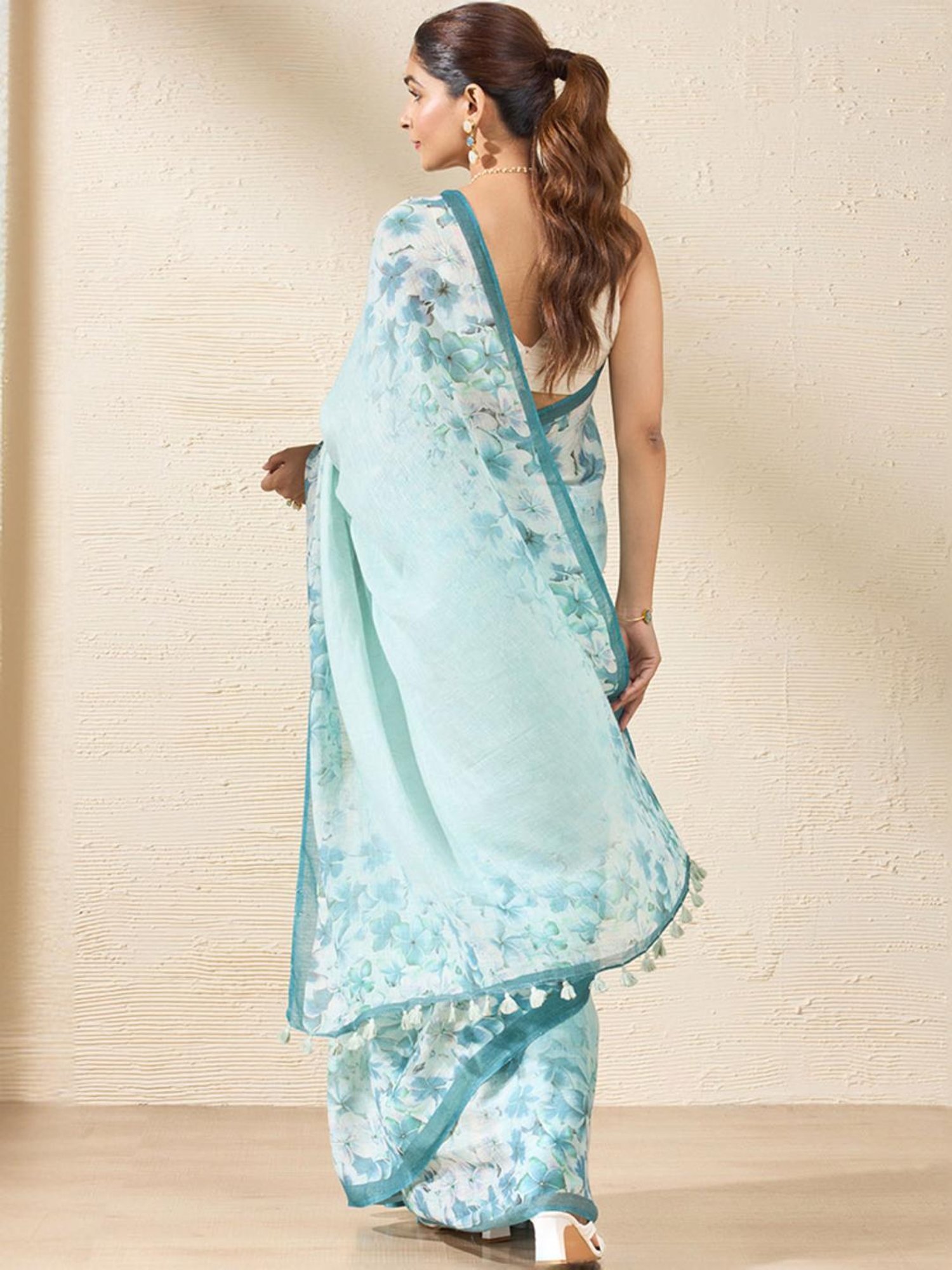 Taneira Blue Linen Printed Saree With Unstitched Blouse