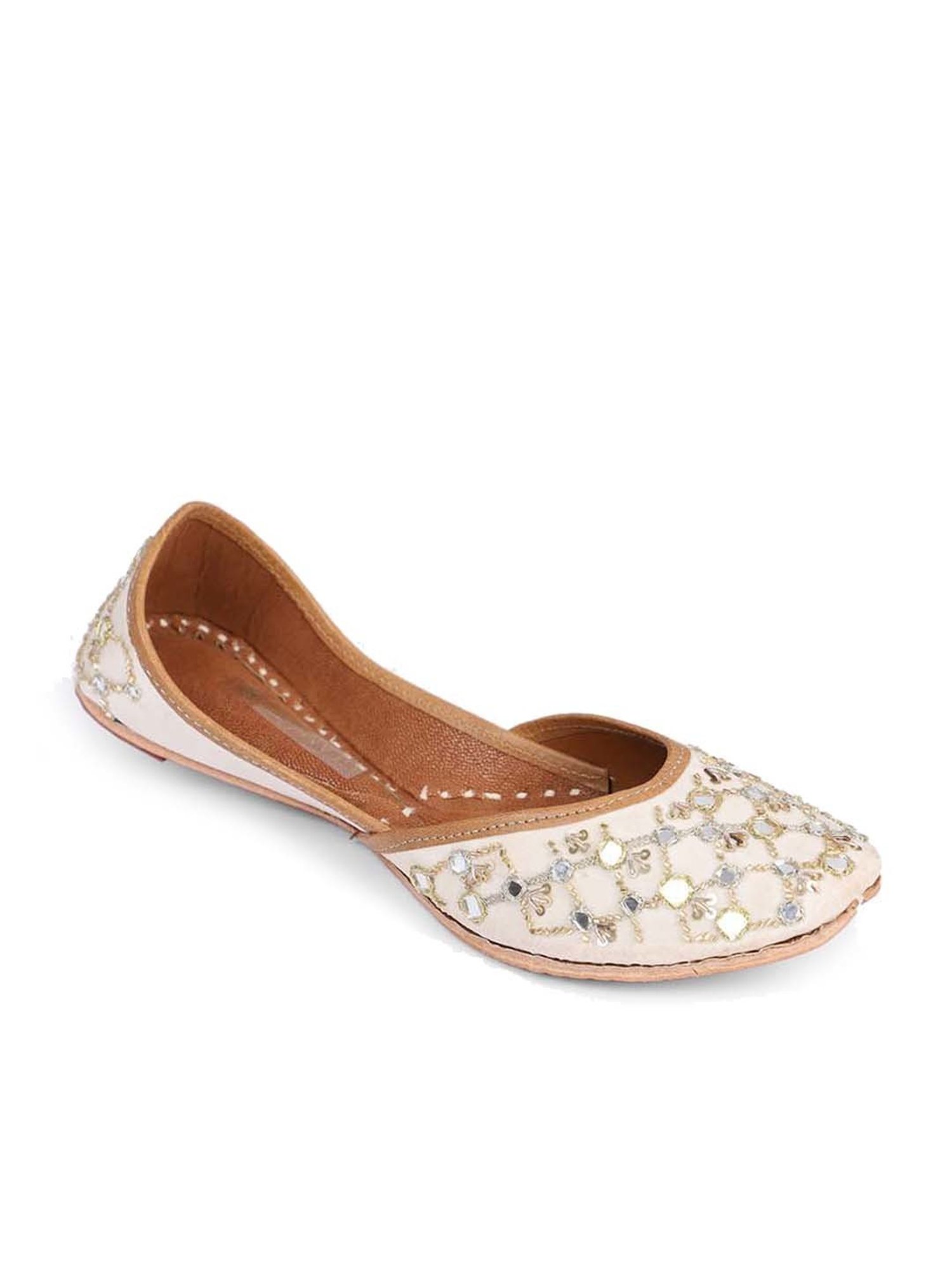 Glam Story Women's Cream Ethnic Juttis