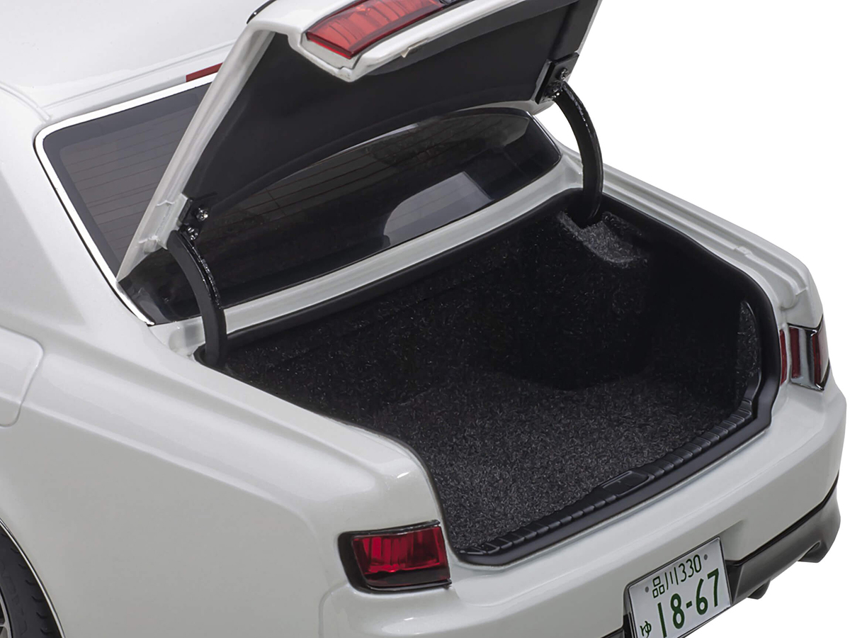 Toyota Rav4 Hybrid XSE White with Black Top and Sunroof 1/24 Diecast Model Car