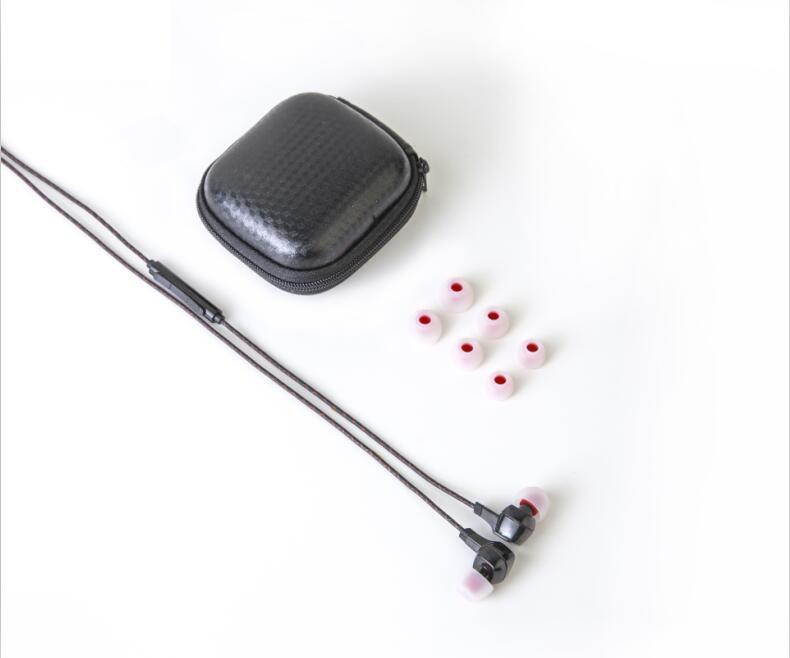 FiiO F1 Lightweight Dynamic In-Ear Monitor Earphones with Smartphone Support (Black)