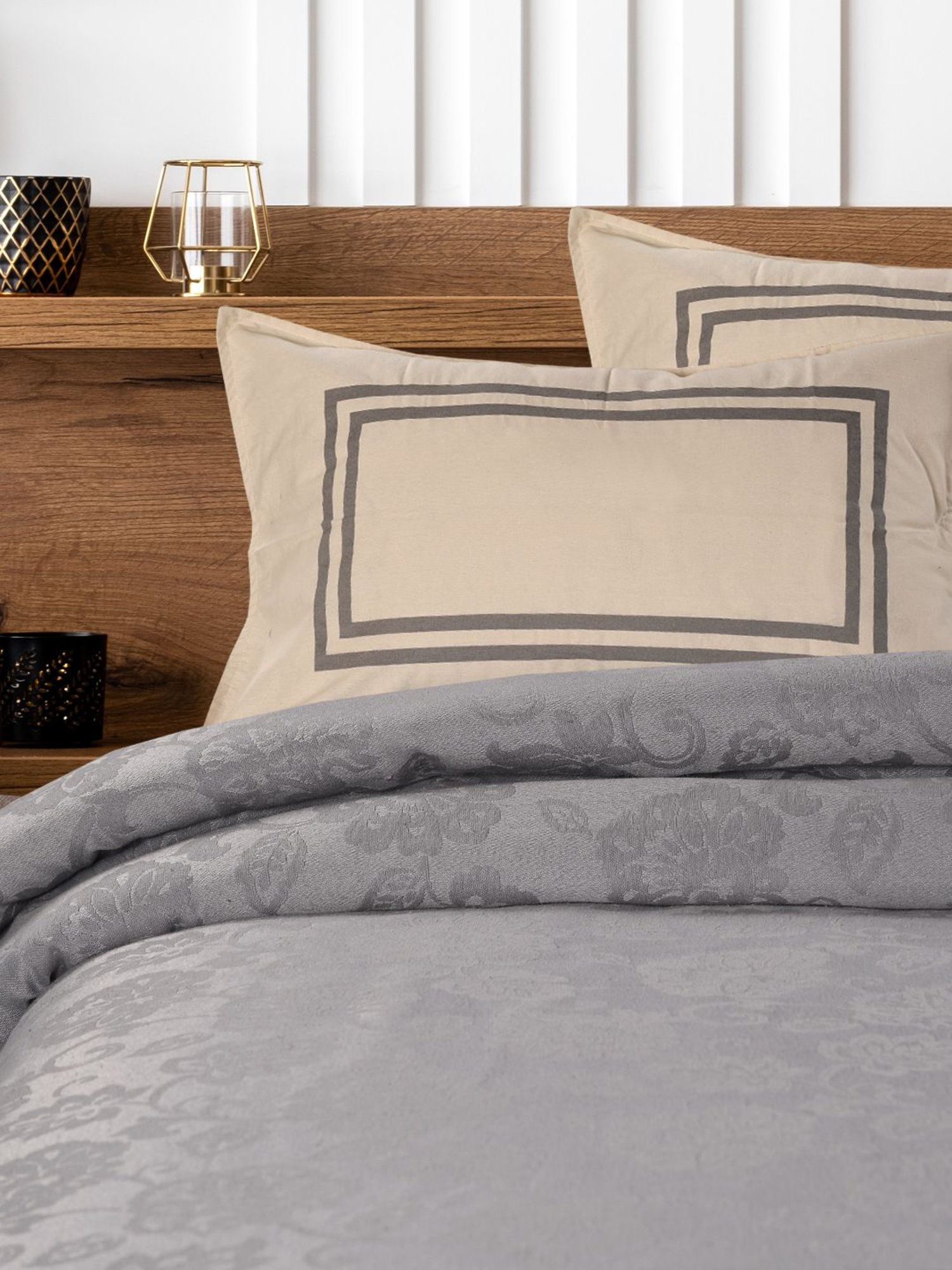 Saral Home Abstract Grey 155 TC Cotton King Sized Bed Sheet with 2 Pillow Covers