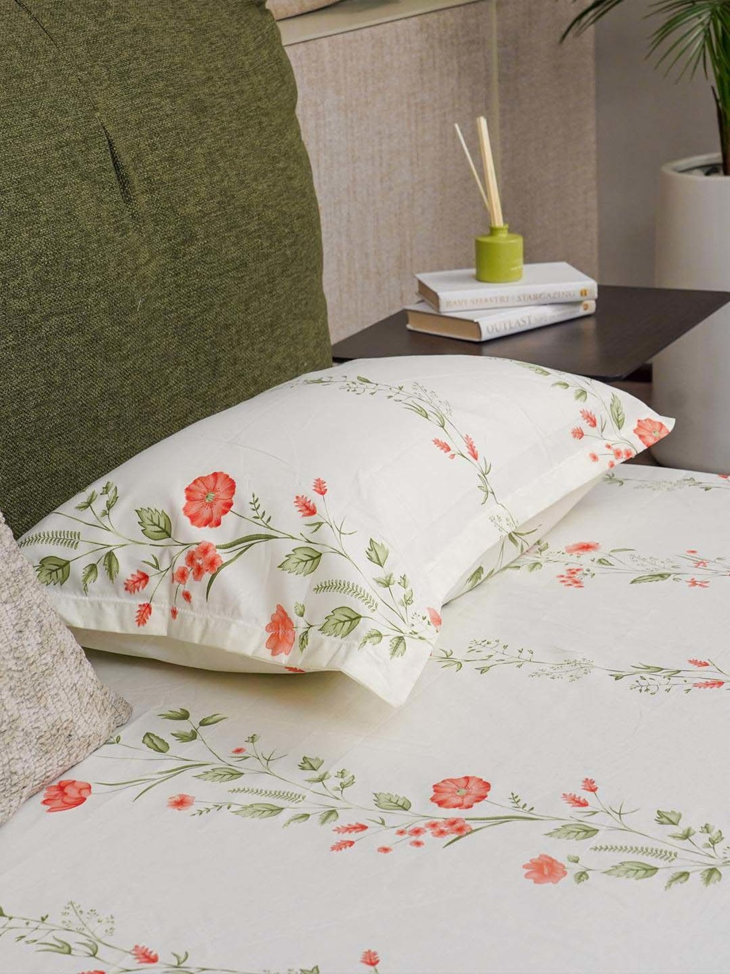 Urban Space Serene Peach Cotton 200 TC King Fitted Bedsheet With Pillow Covers