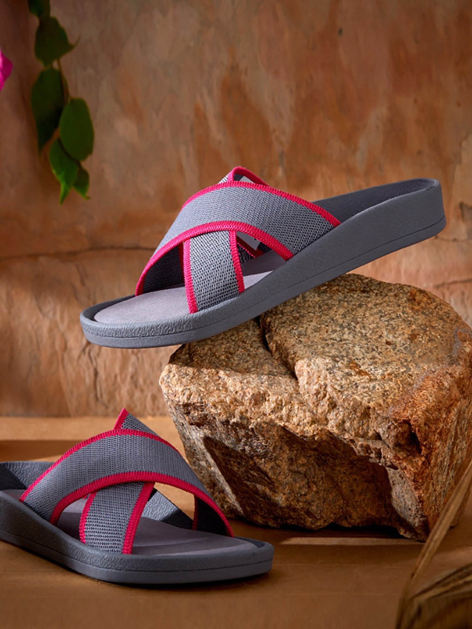 Neemans Women's Grey Cross Strap Sandals