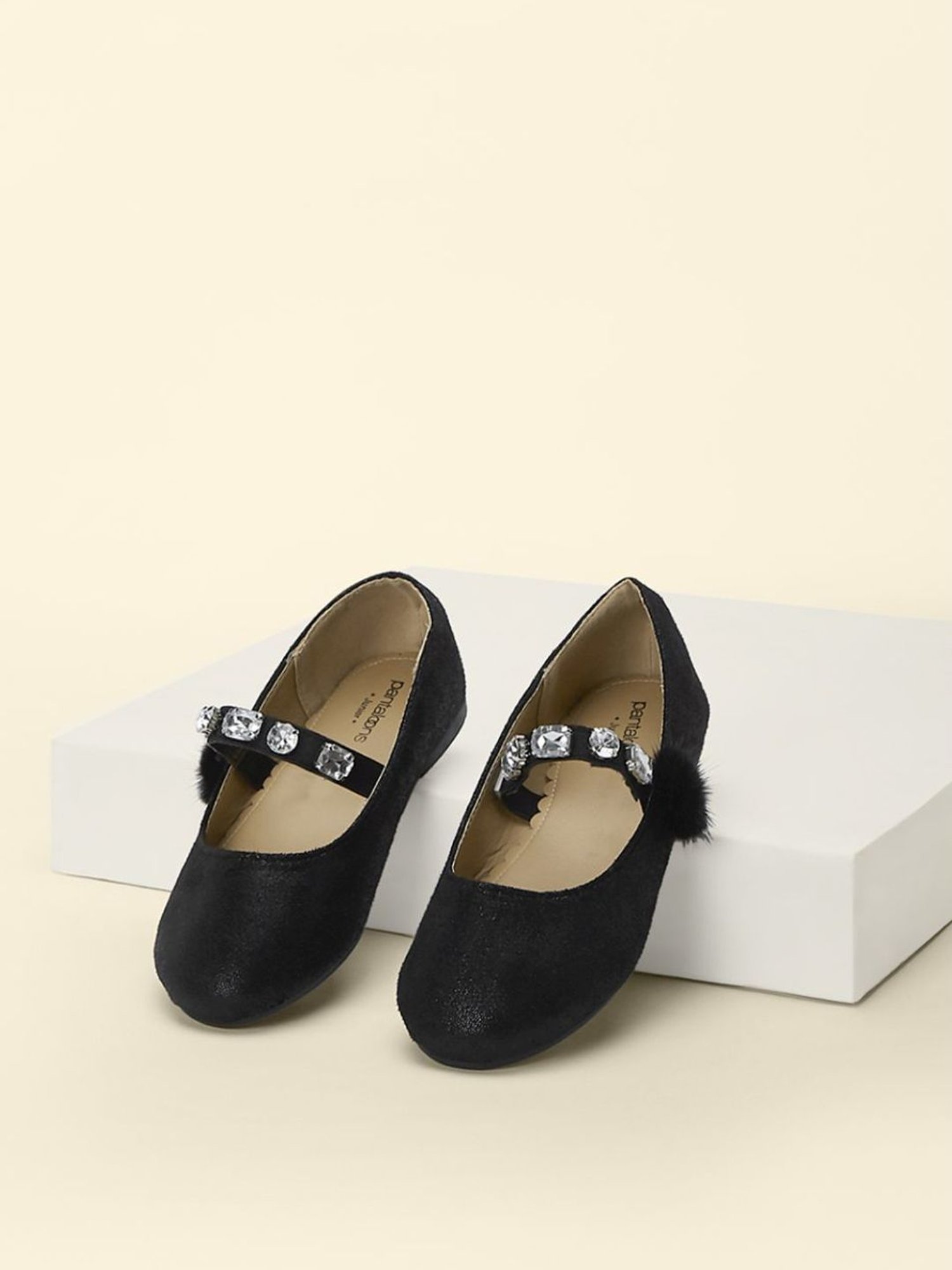 Shoetopia Kids Black Toe Ring Sandals