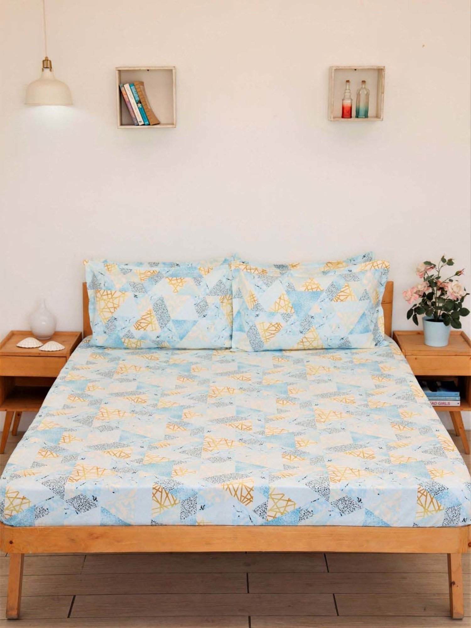 Ariana Blue & White Microfibre 144 TC Queen Bedsheet With 2 Pillow Covers