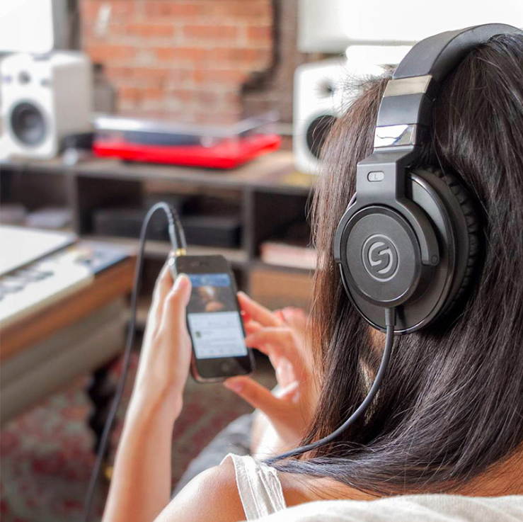 Samson Z35  cover-ear studio headphones professional monitor headphones active noise reduction and sound insulation