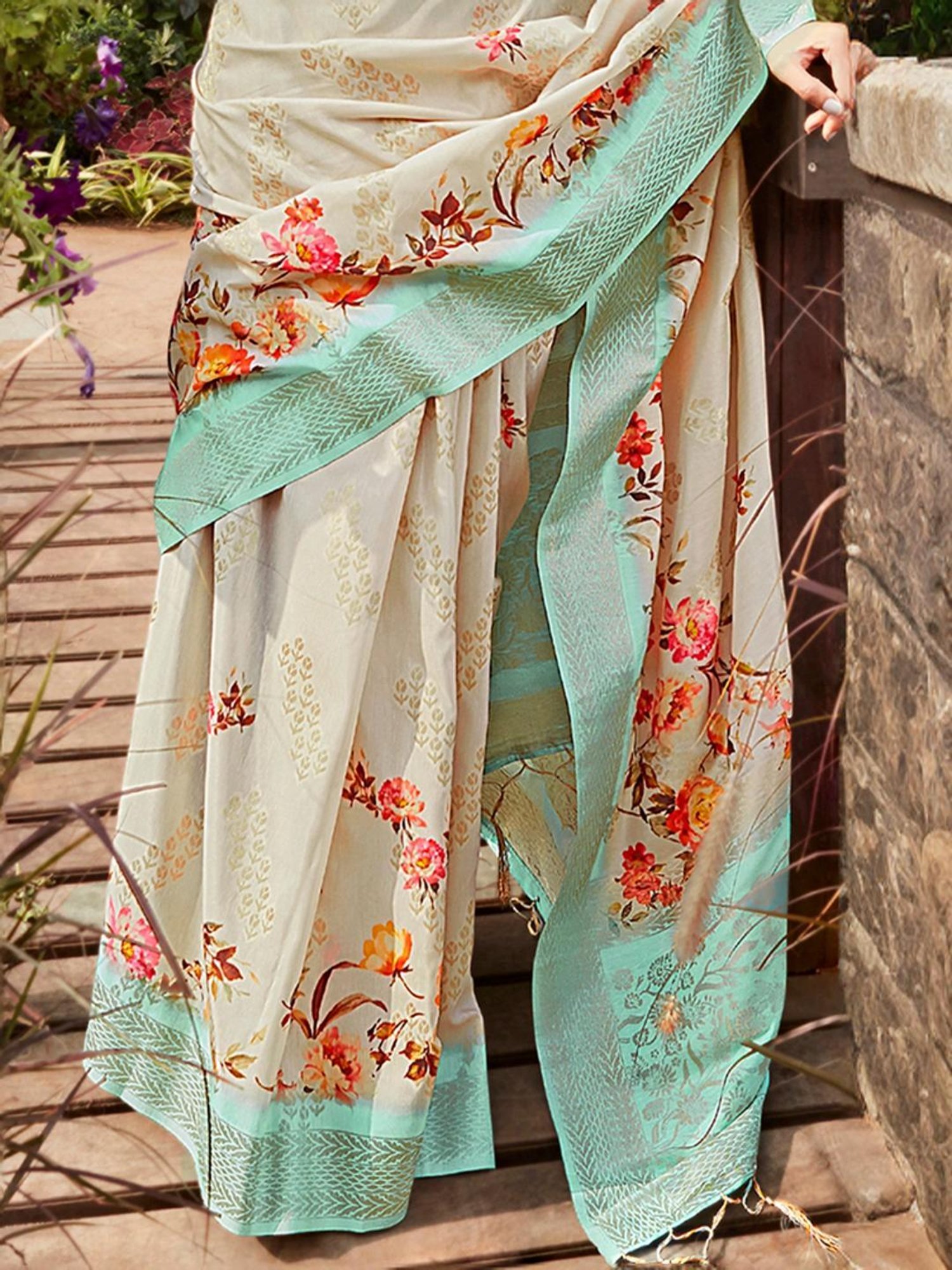 Unnati Silks Grey Cotton Printed Saree With Unstitched Blouse