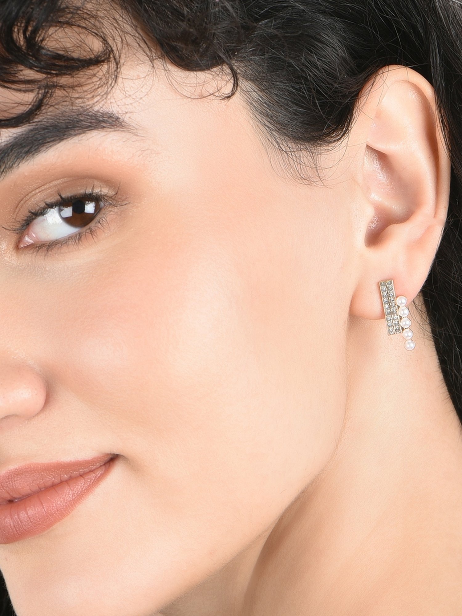 ToniQ Charming Fusion Look Alloy White Stud Earrings for Women