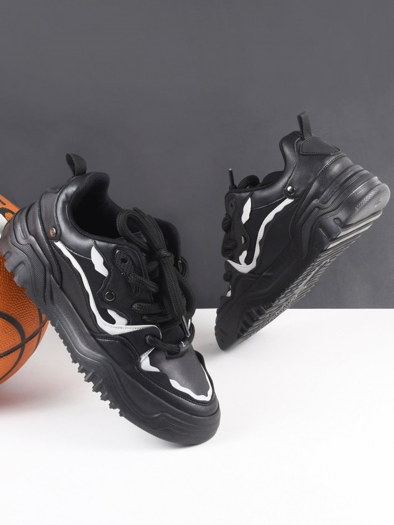 The White Pole Men's Black Casual Sneakers