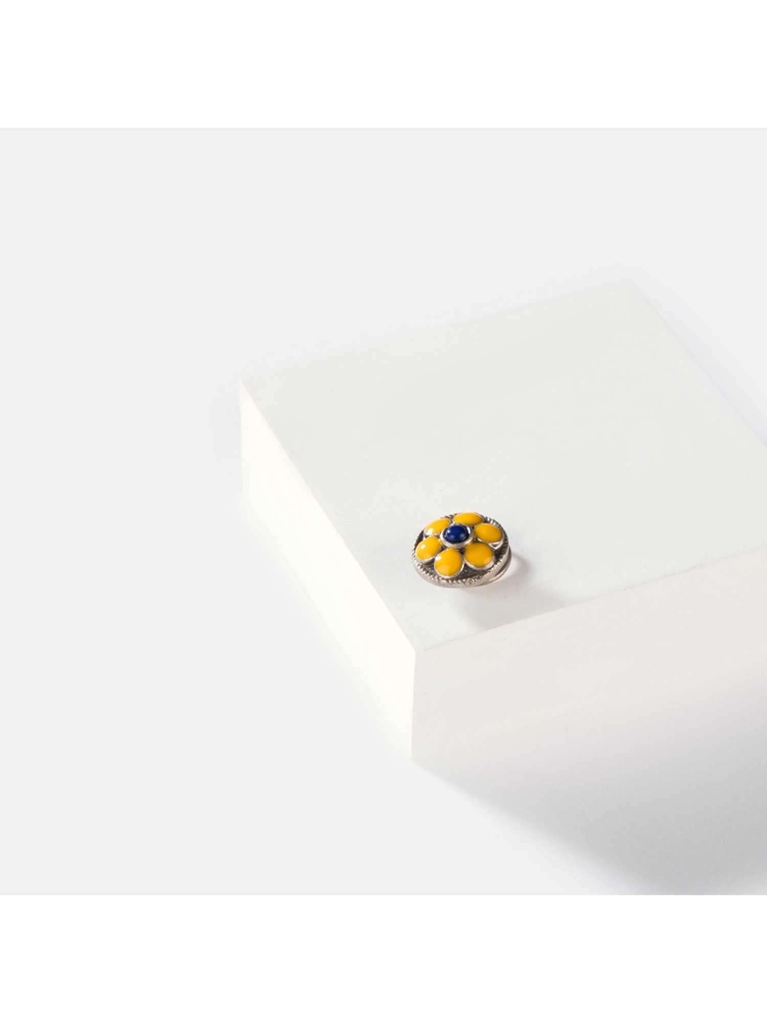 Zavya 92.5 Sterling Silver Floral Nosepin for Women