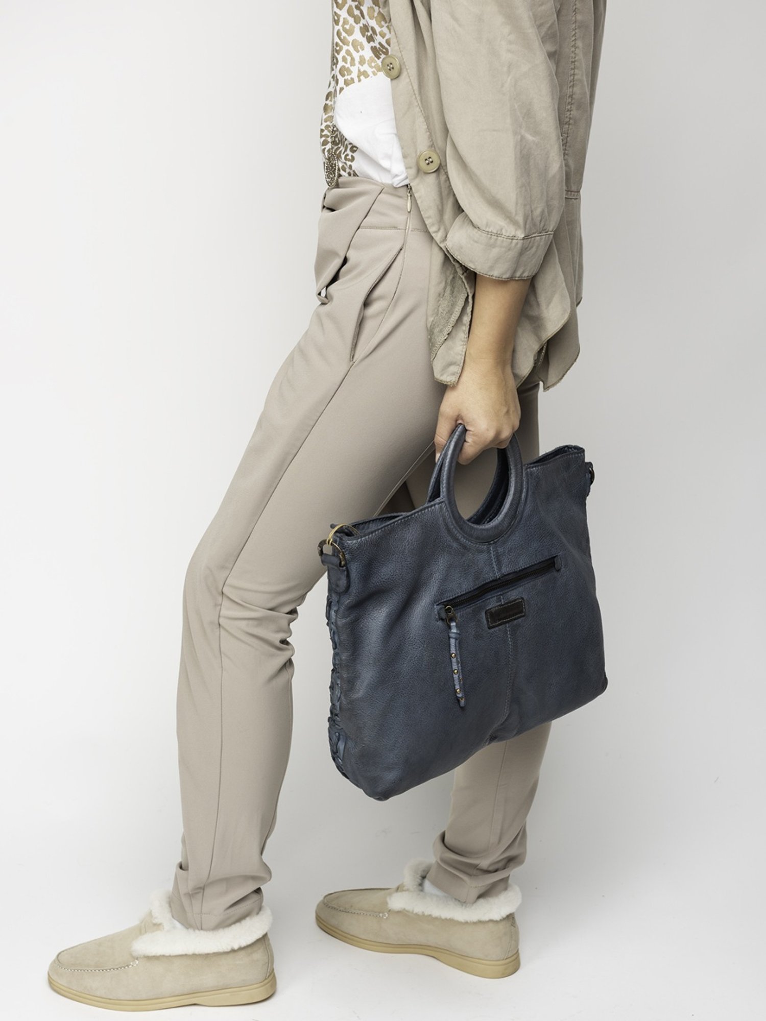 Art N Vintage Esther Blue Leather Textured Medium Handbag