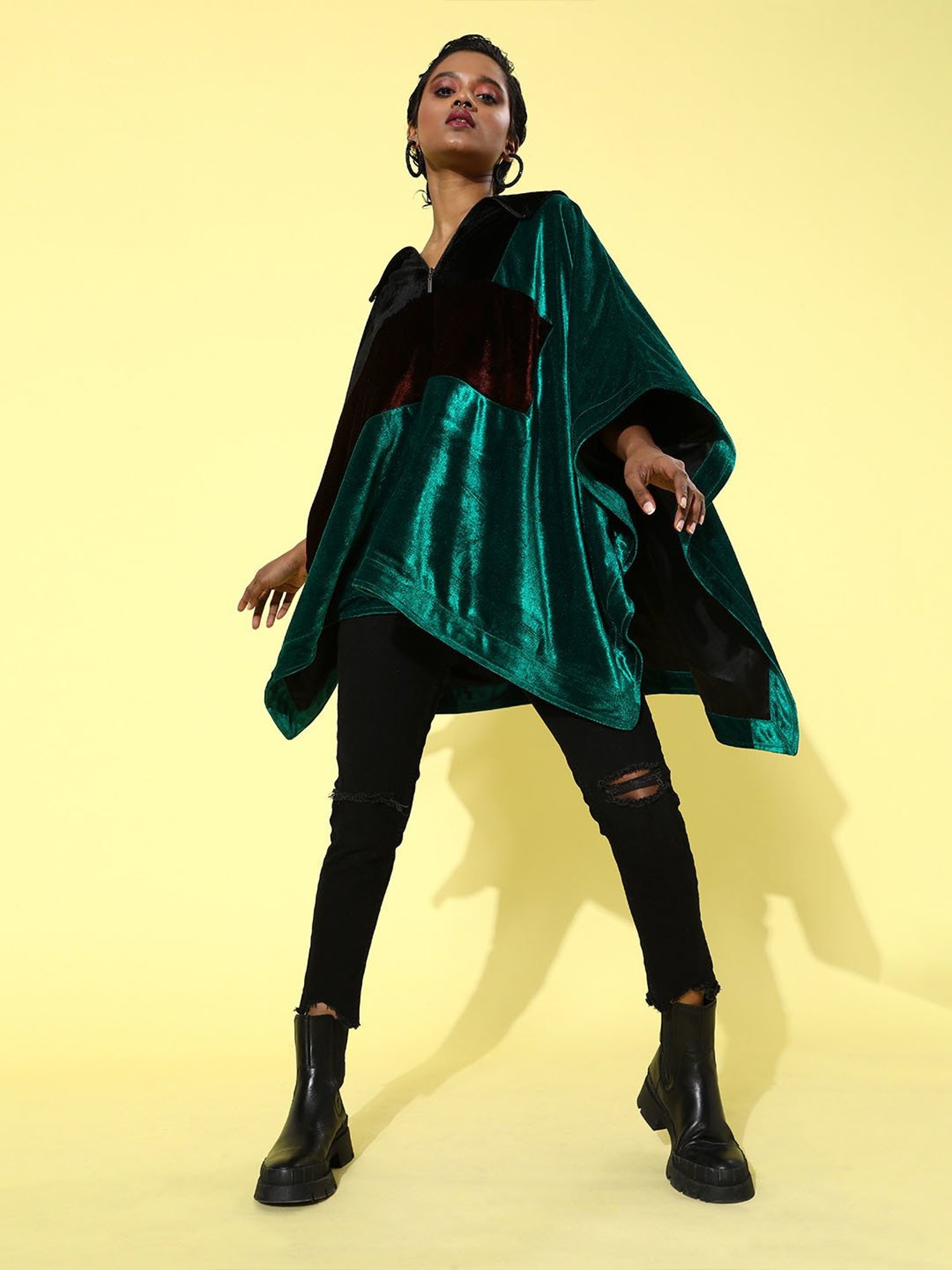 QUIERO Green & Black Color-Block Poncho