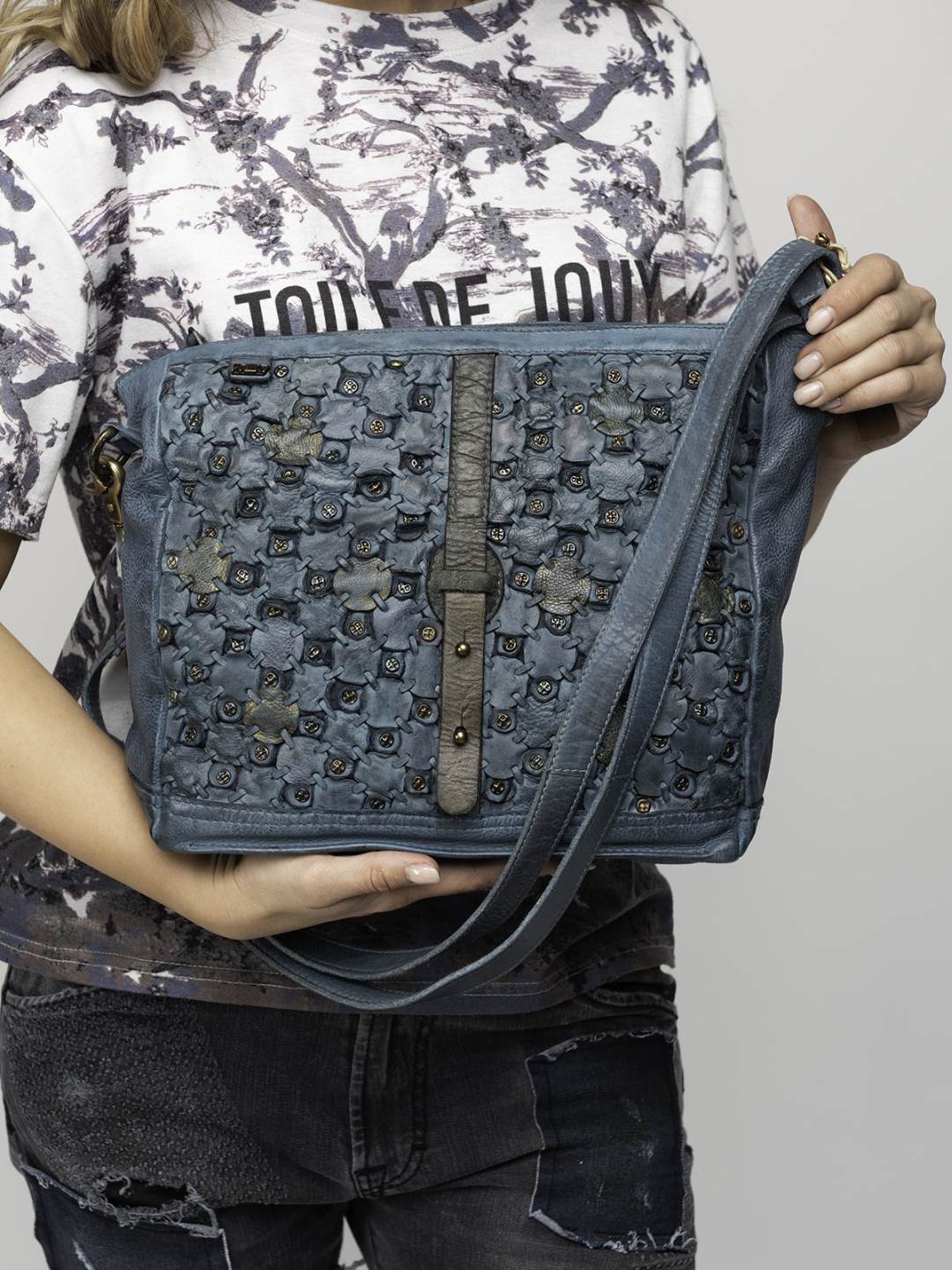 Art N Vintage Bettina Blue Leather Textured Medium Sling Handbag