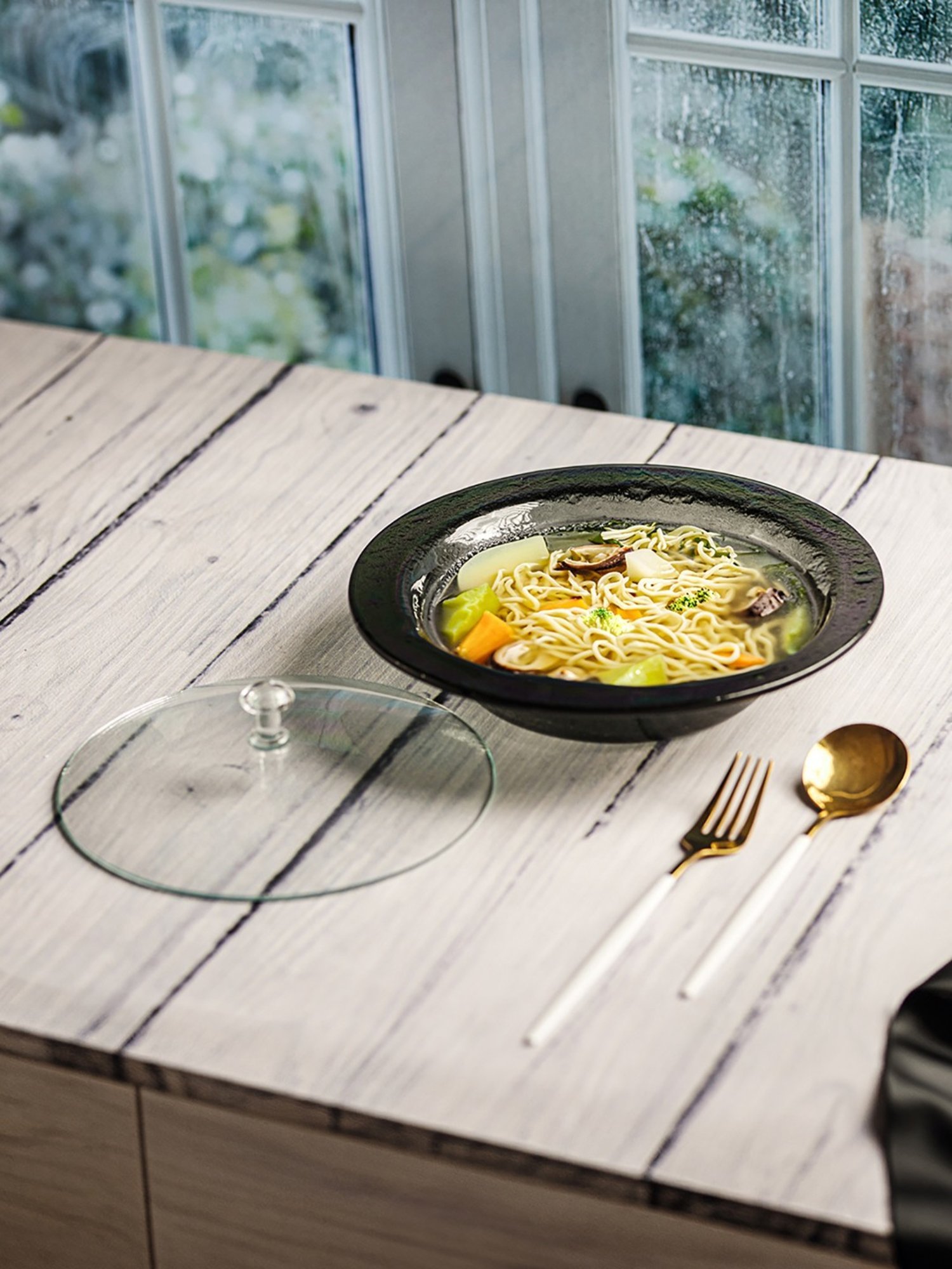Trovea's Grey Glass Pasta Bowl with Lid