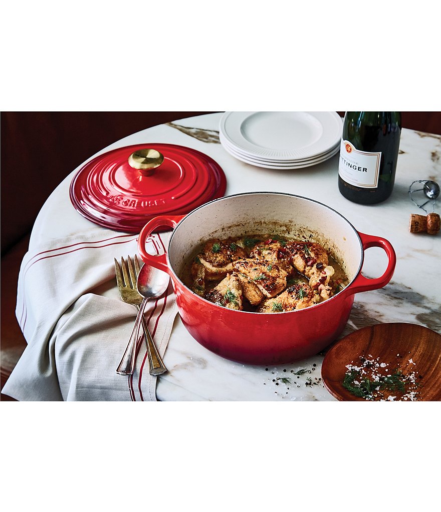 Le Creuset Signature 5.5-Quart Round Enameled Cast Iron Dutch Oven