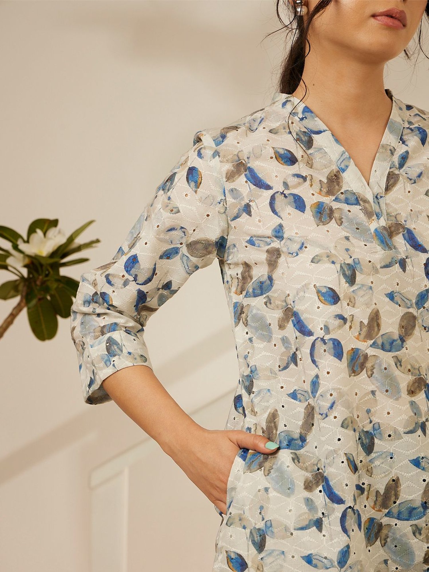 Daali Grey Schiffli V Neck 3/4 Sleeves Kurta with Two Pockets