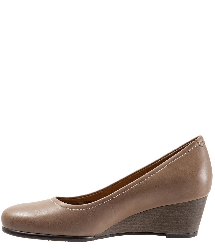 Trotters Winnie Leather Wedge Pumps