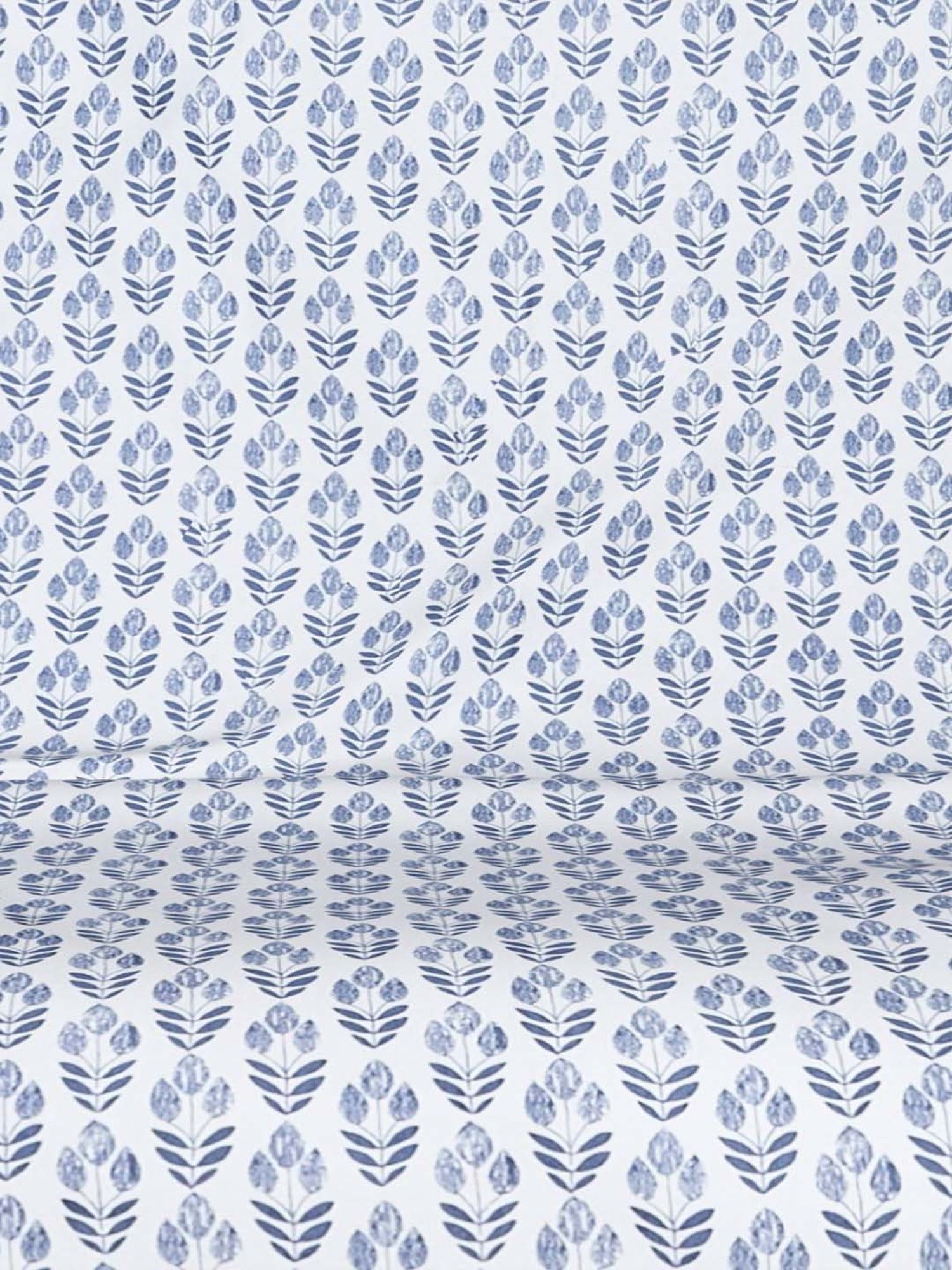 Living Scapes by Pantaloons Blue Blend Bedsheet With 2 Pillow Covers