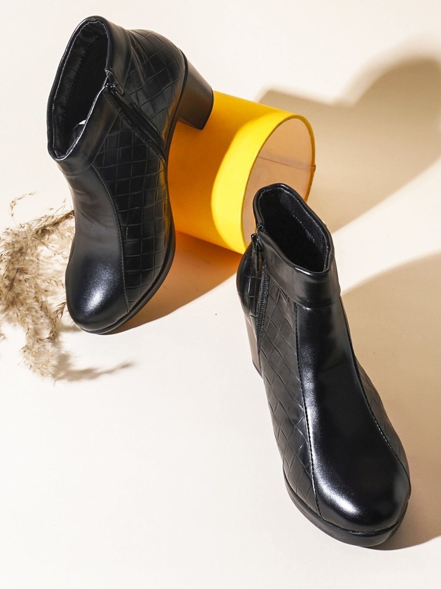 The White Pole Women's Black Casual Boots