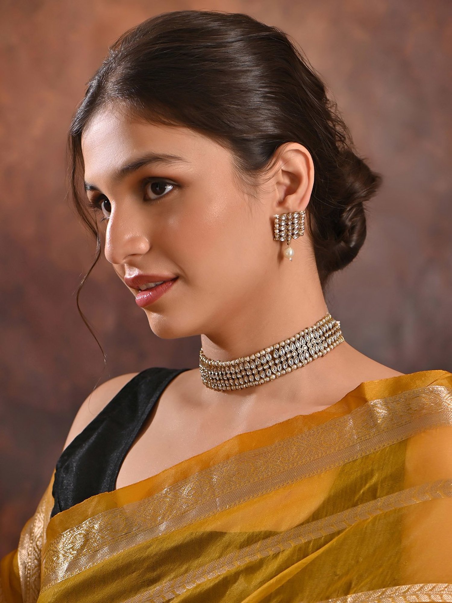 Fida Ethnic White Jewellery Set