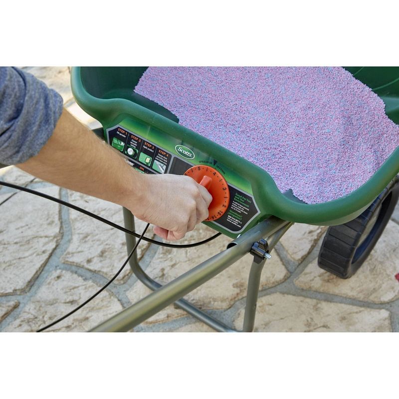 Scotts Turf Builder with Edgeguard DLX Broadcast Spreader