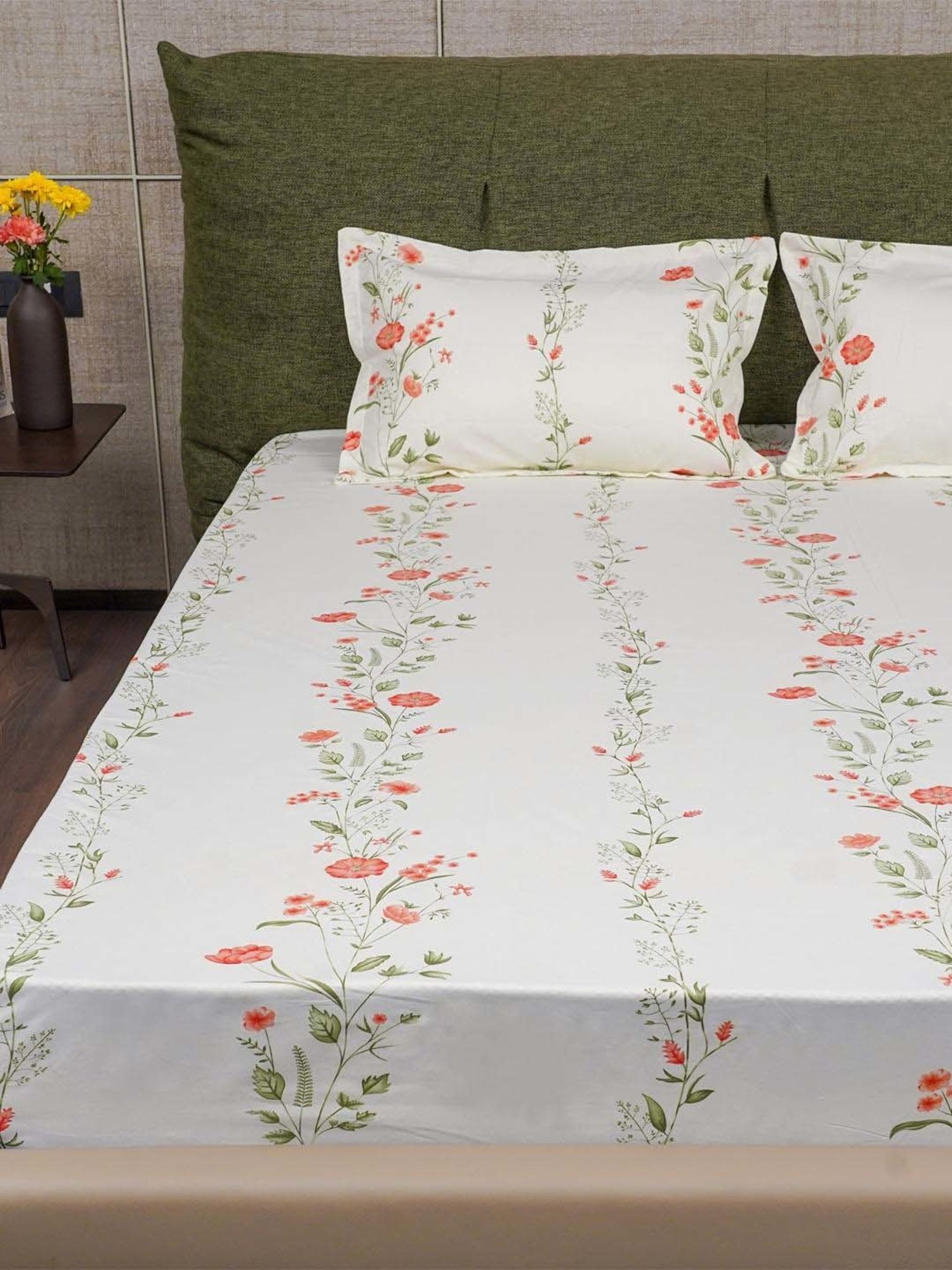 Urban Space Serene Peach Cotton 200 TC King Fitted Bedsheet With Pillow Covers