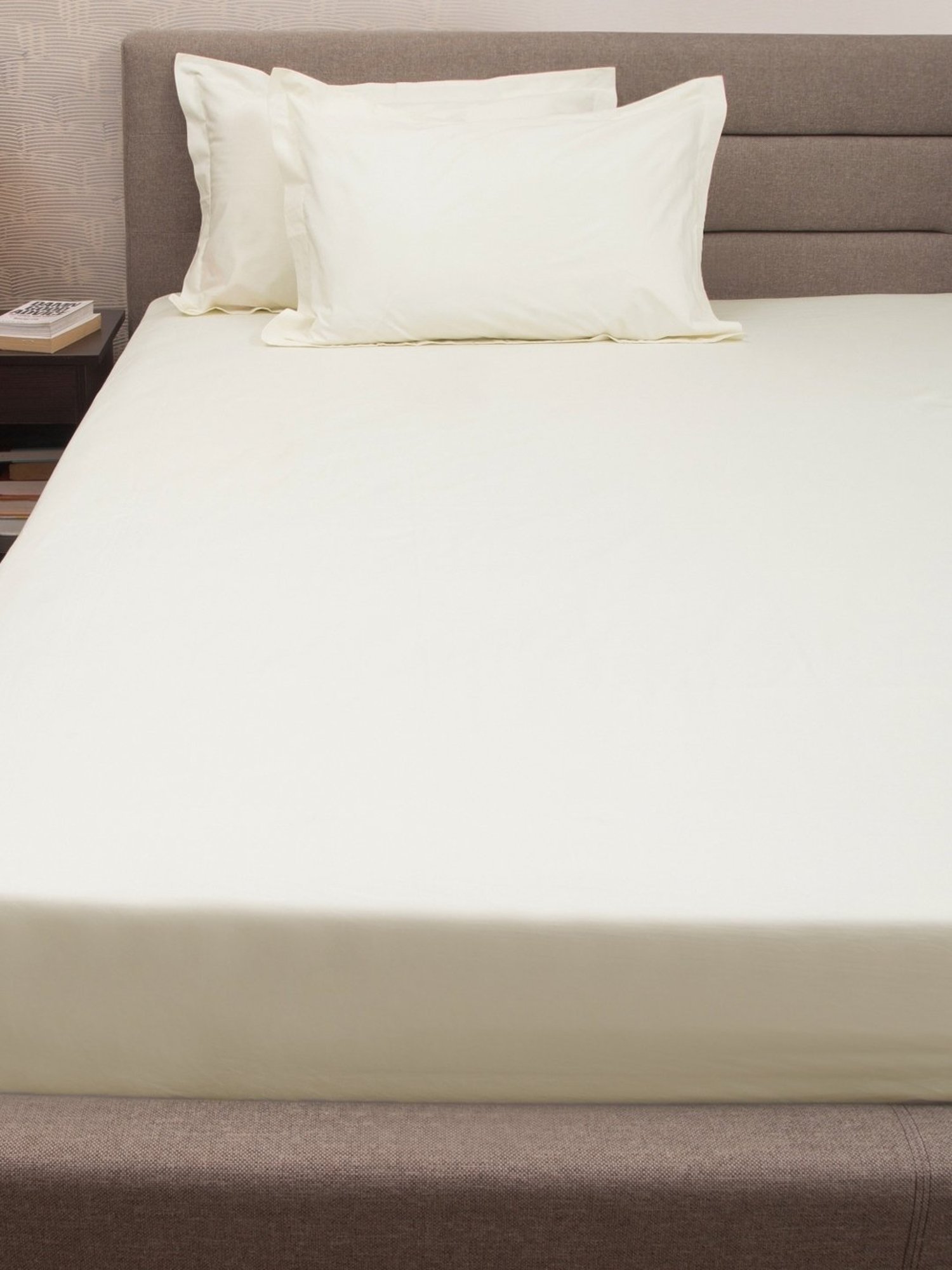 Petal Home Ivory 300 TC Cotton King Bed Sheet with 2 Pillow Covers