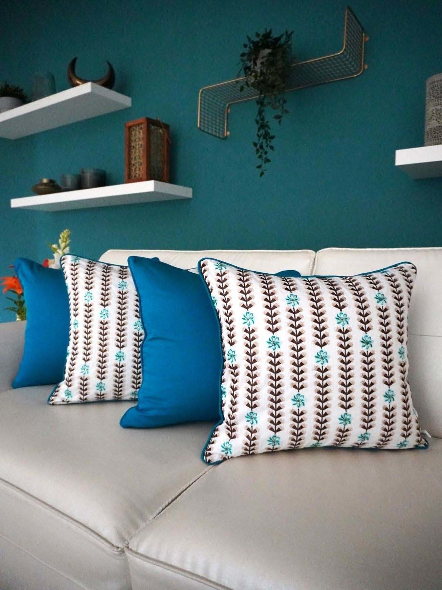 TARA Sparkling Homes Floral Vines Blue & White Cotton Cushion Cover - Set of 4