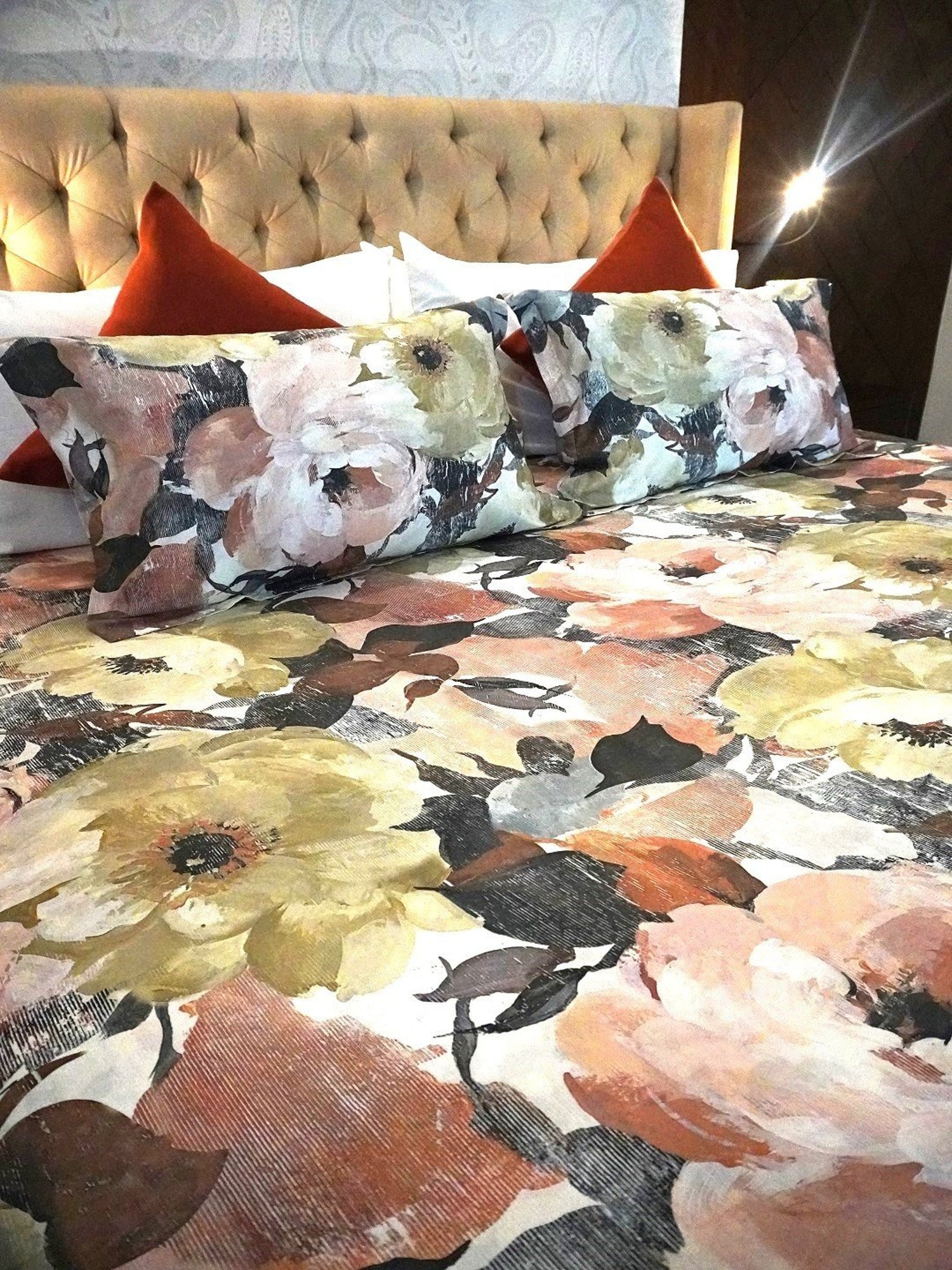 TARA Sparkling Homes Fiore Fresco Dove Brown Cotton 350 TC King Bedsheet with 2 Pillow Covers