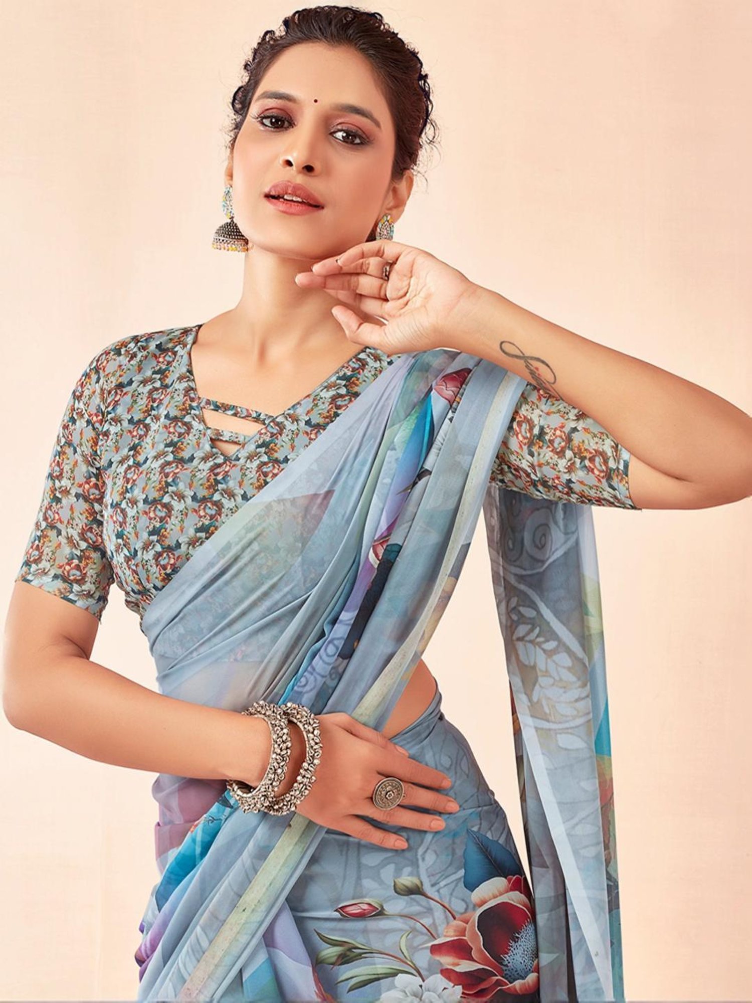 Satrani Grey Printed Saree With Unstitched Blouse