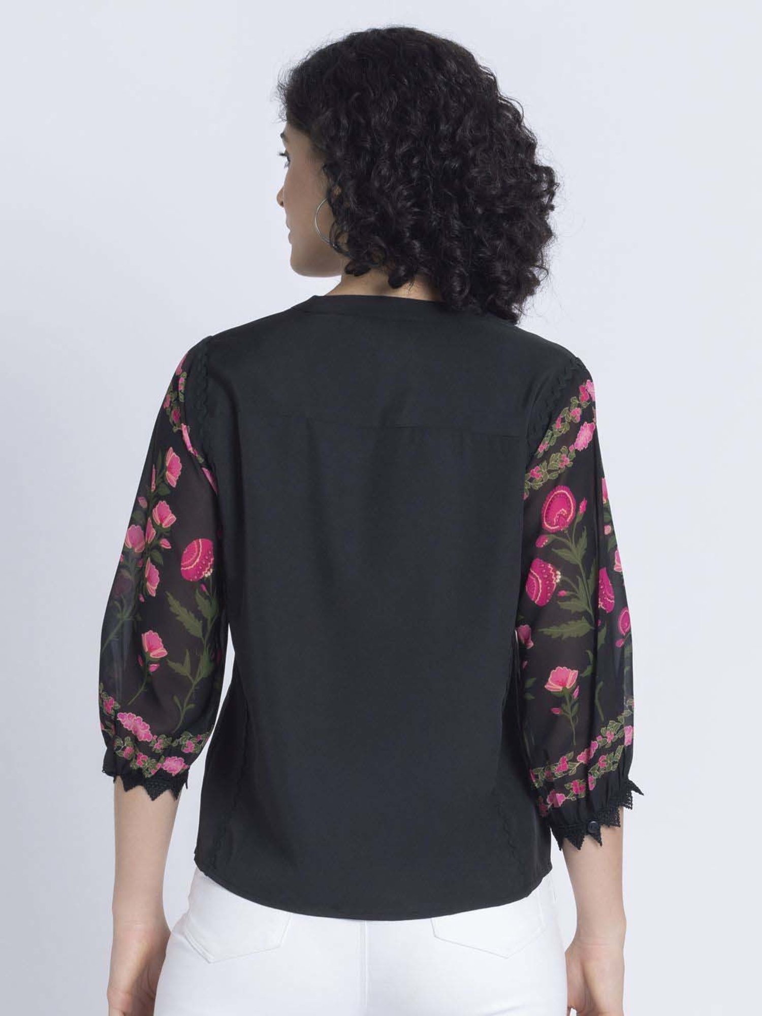 SHAYE Black Printed Top