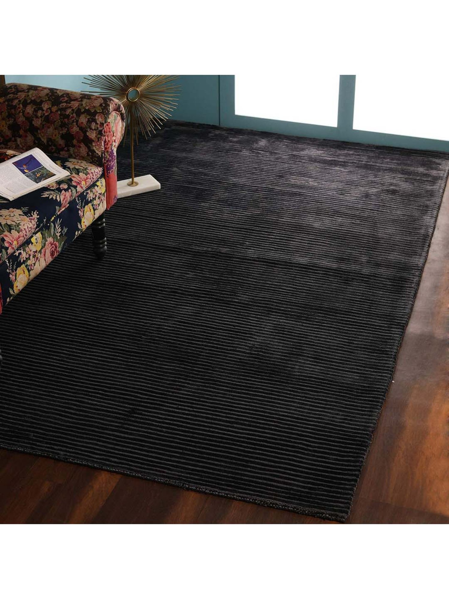 Pequra Black Viscose XL Carpet - Set of 1