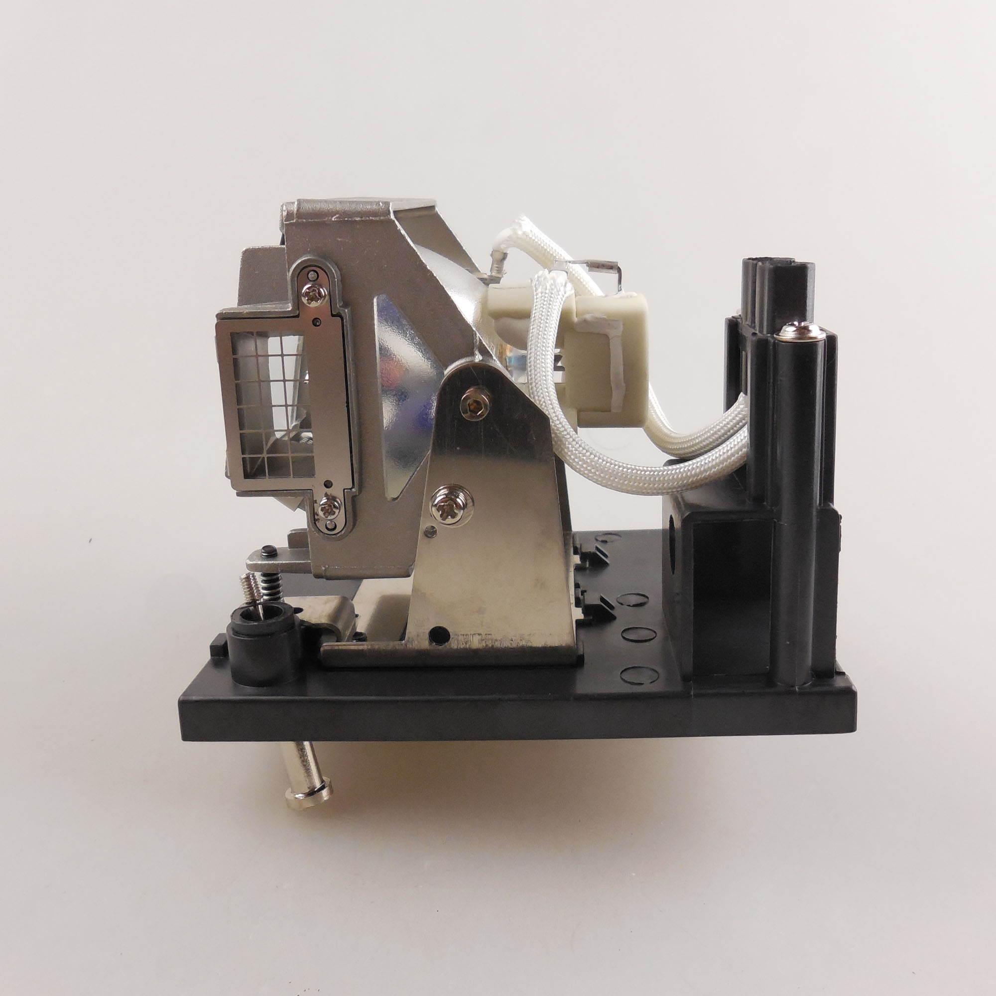 Replacement Projector Lamp/bulb POA-LMP117/POALMP117 for SANYO PDG-DWT50 / PDG-DWT50L / PDG-DXT10 / PDG-DXT10L/6103358406