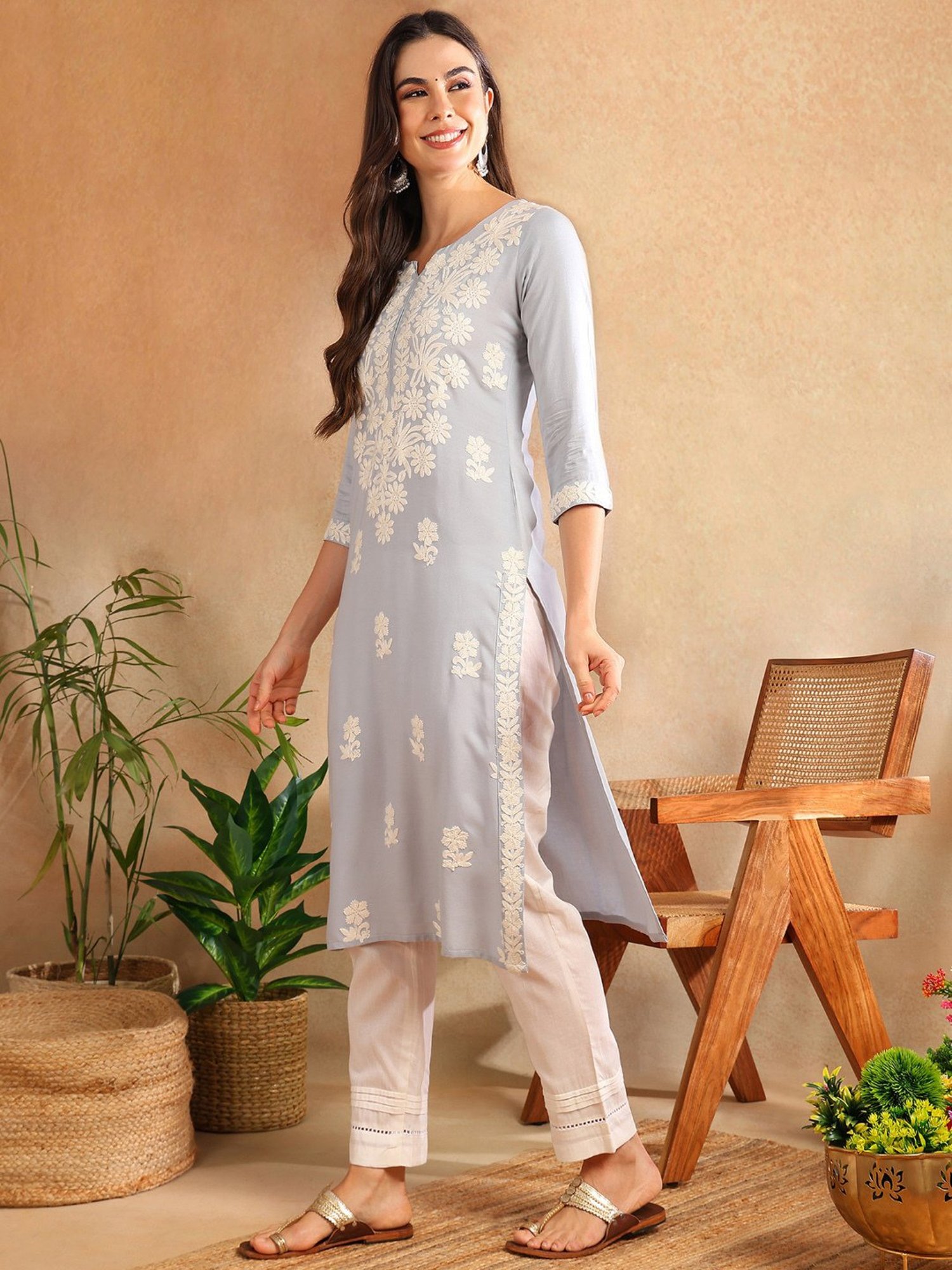 Vaamsi Light Blue Embroidered Straight Kurta