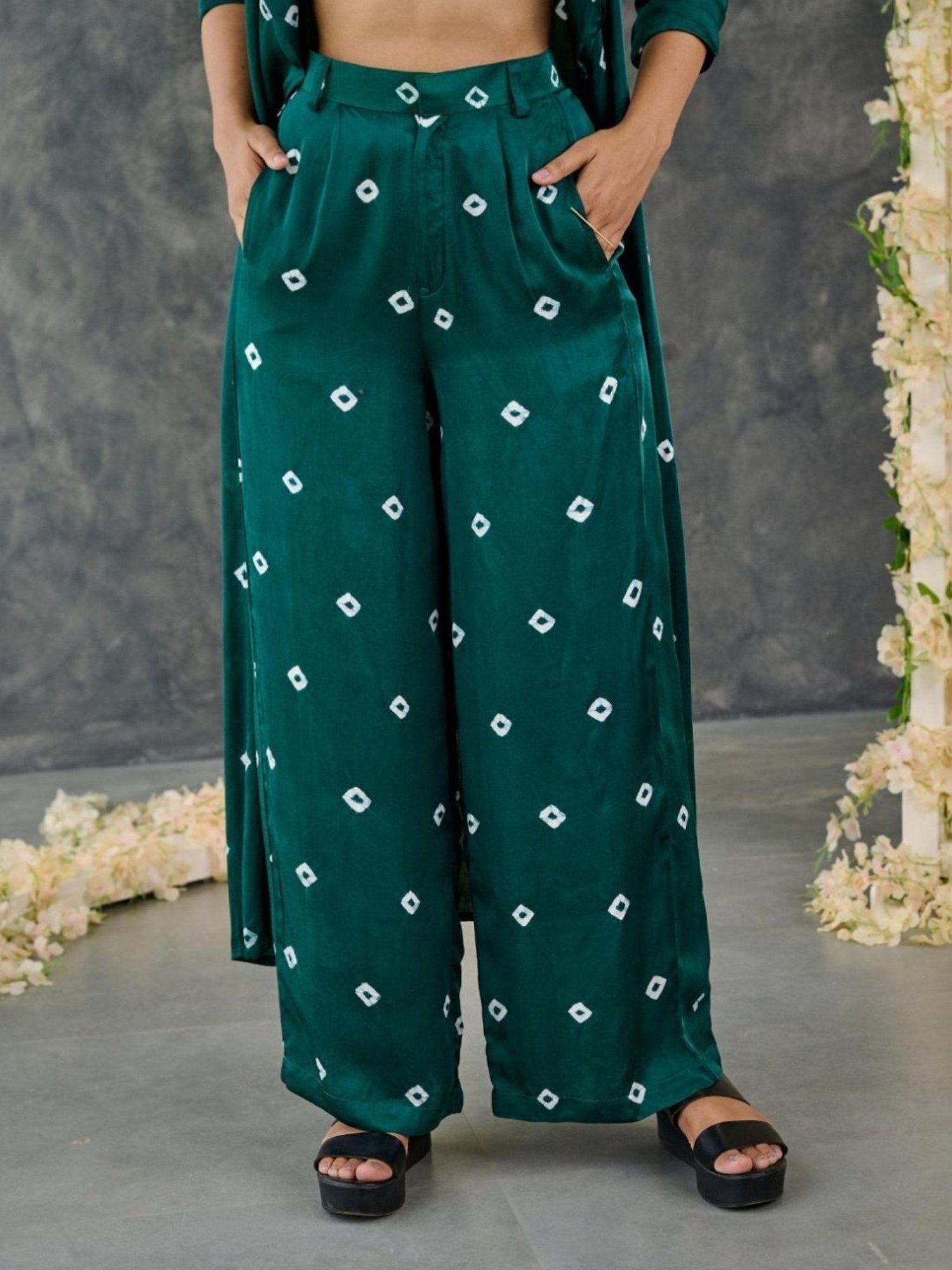 Gulaal Green Bandhani Modal Satin Shrug with Pant