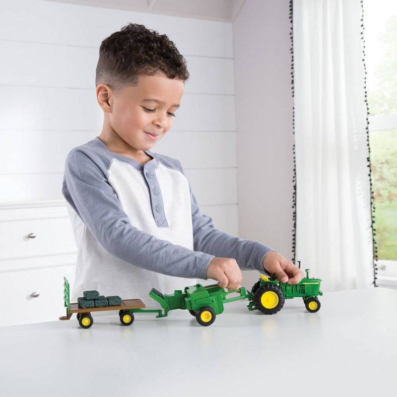 TOMY John Deere - 1:32 Die Cast Haying Set
