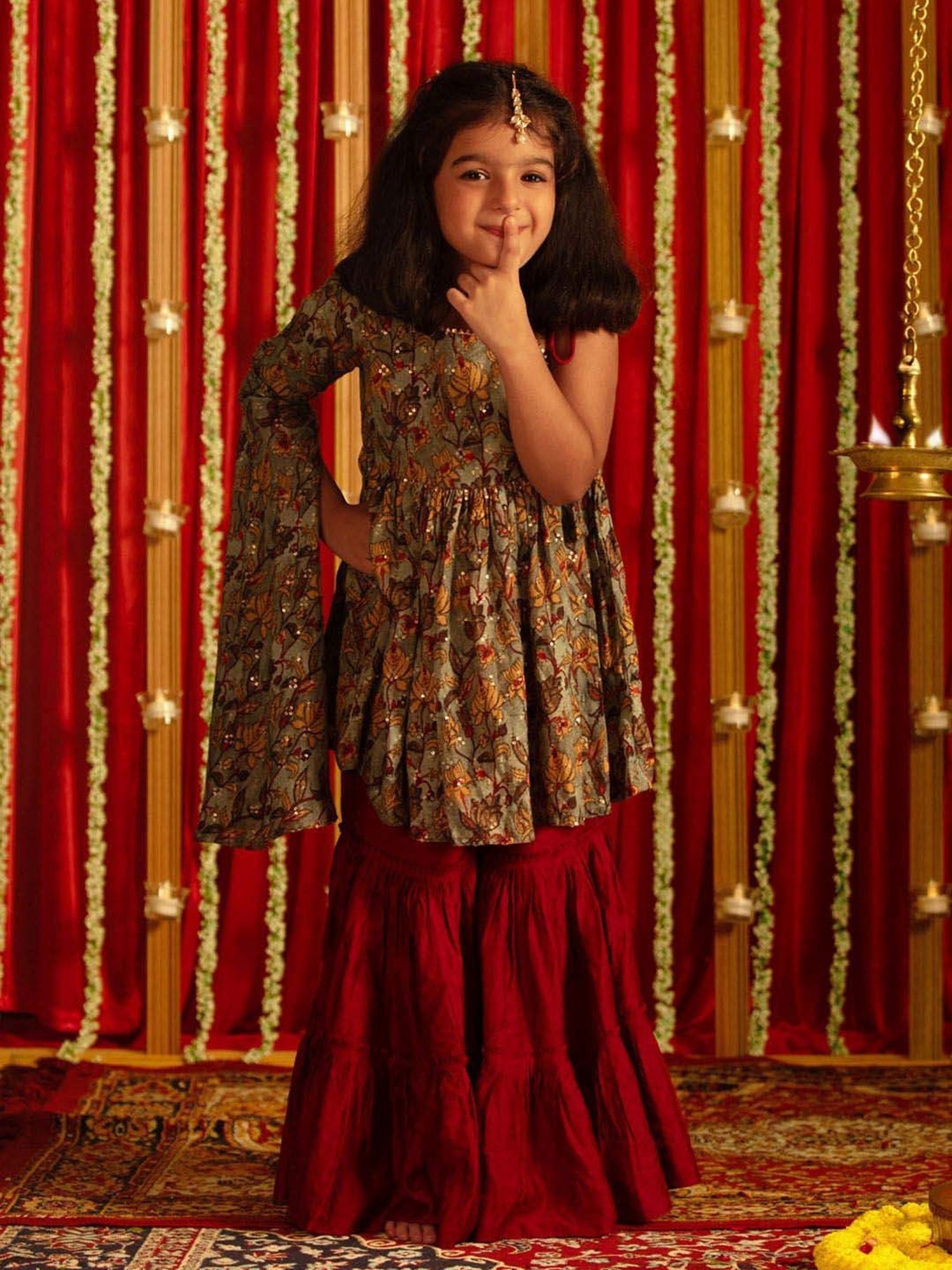 VASTRAMAY Girls Grey & Maroon Floral Full Sleeves Clothing Sets