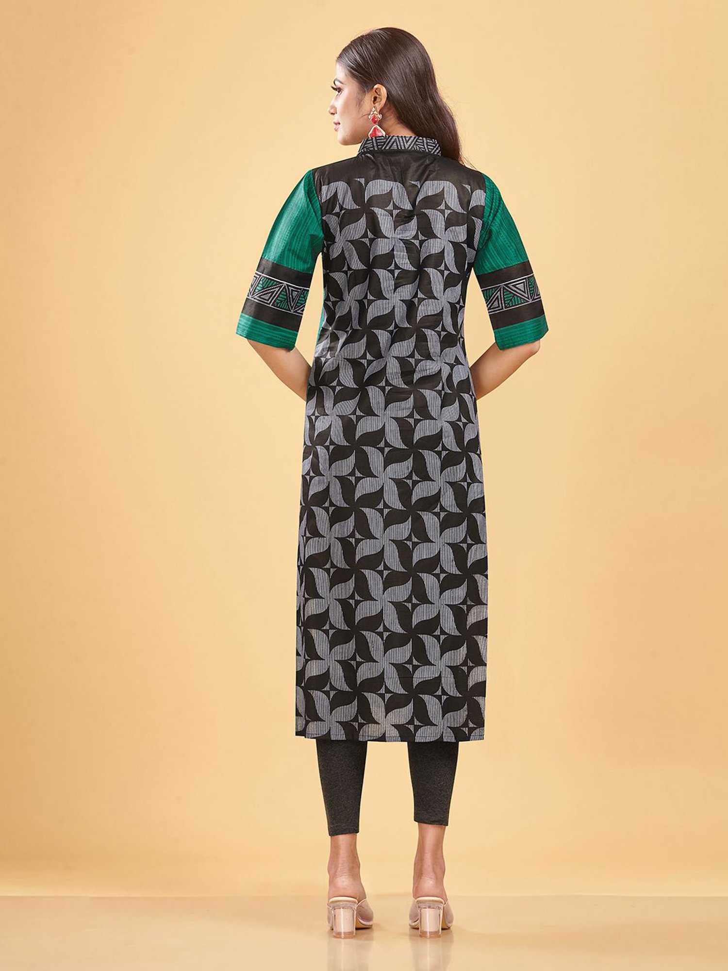 SHANVIKA Green Printed Cotton Straight Kurta