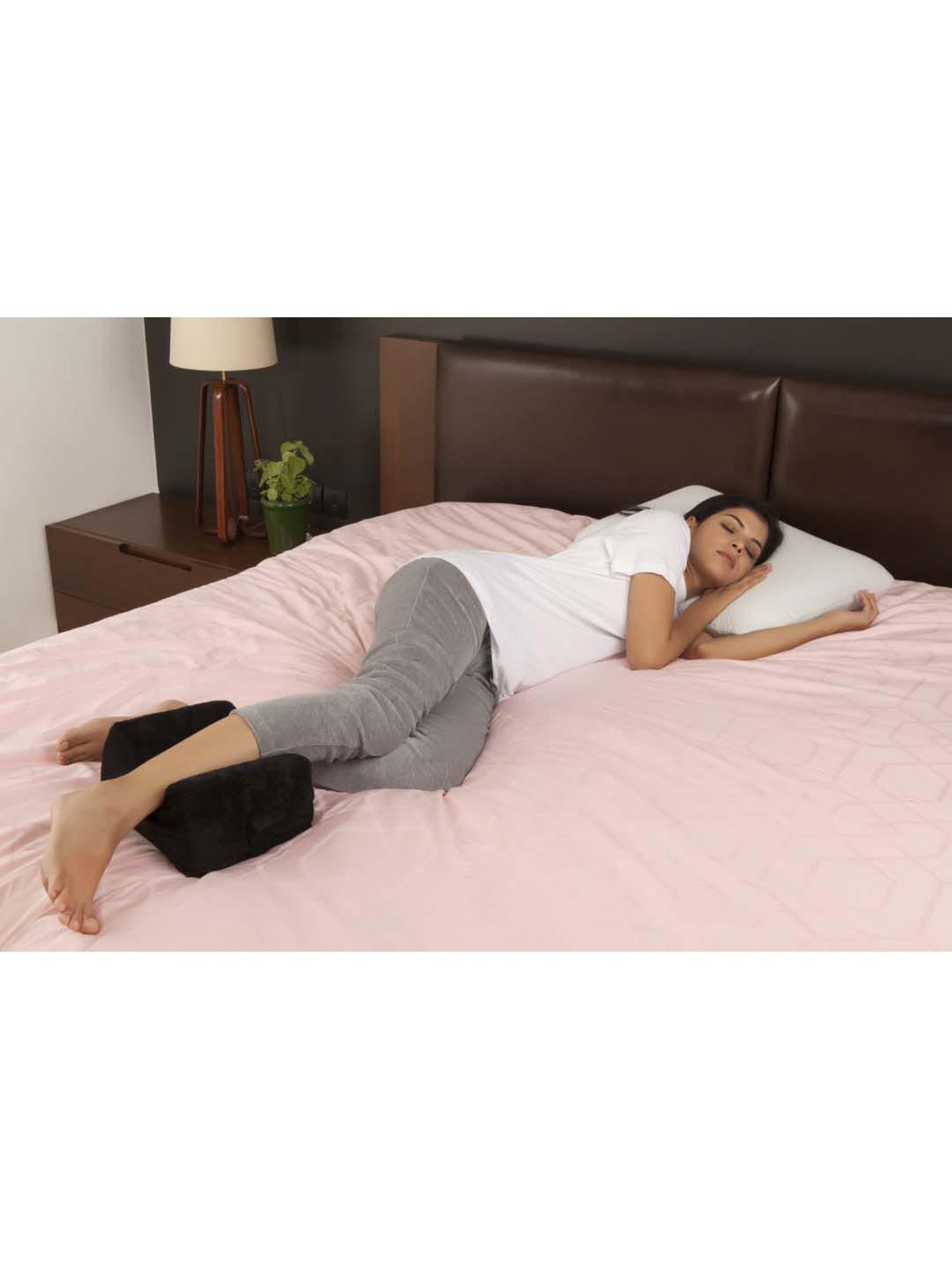 The White Willow Black Orthopaedic Memory Foam Knee Support Leg Rest Pillow - Set of 1