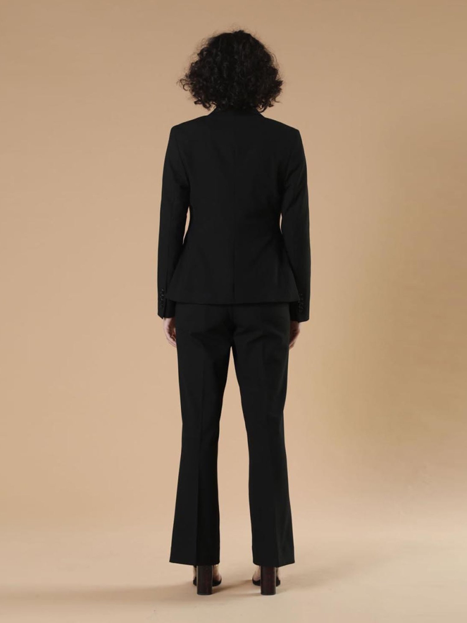 Qua Black The Indra Suit