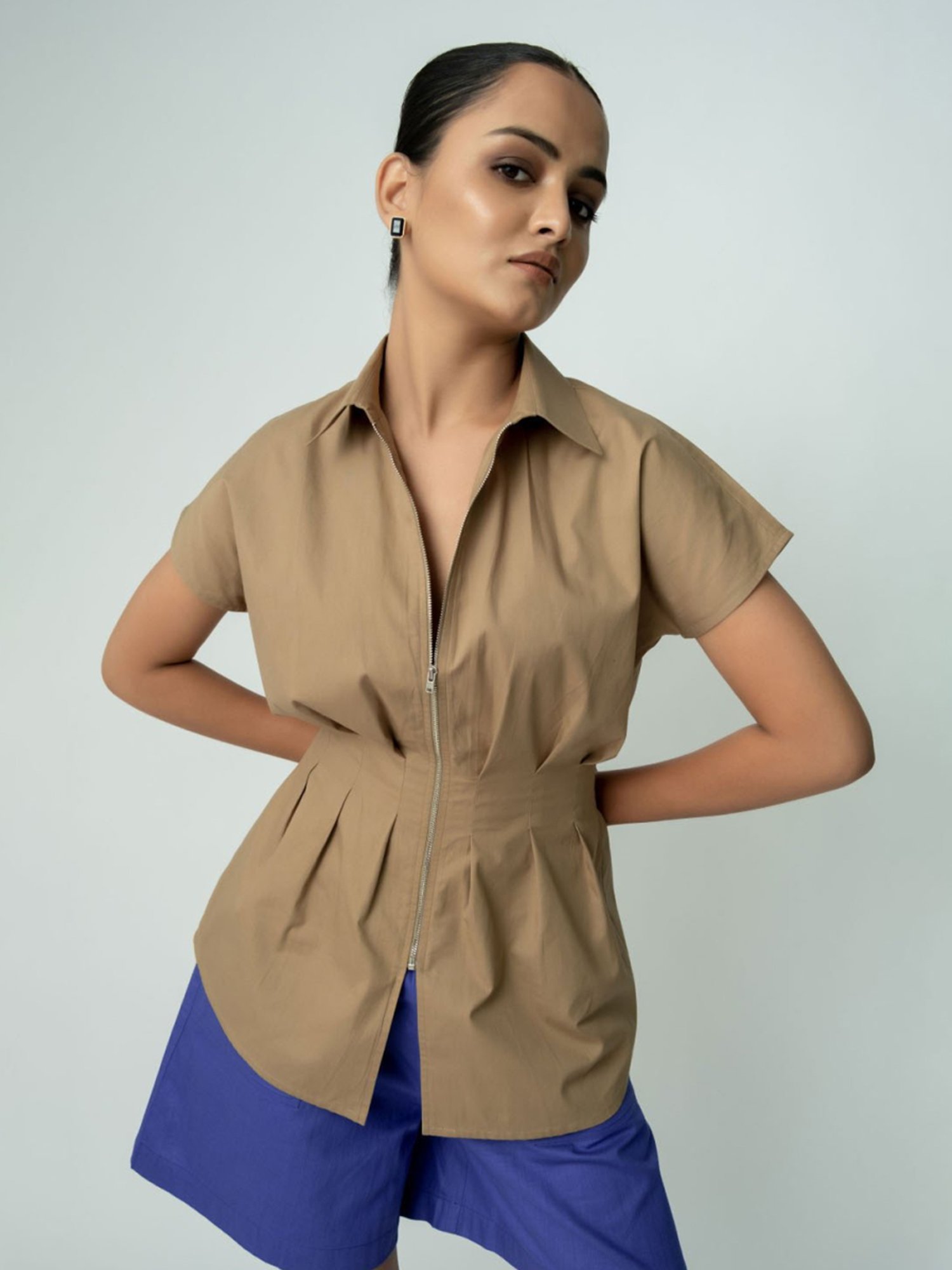 Qua Hourglass Zip-Up Shirt