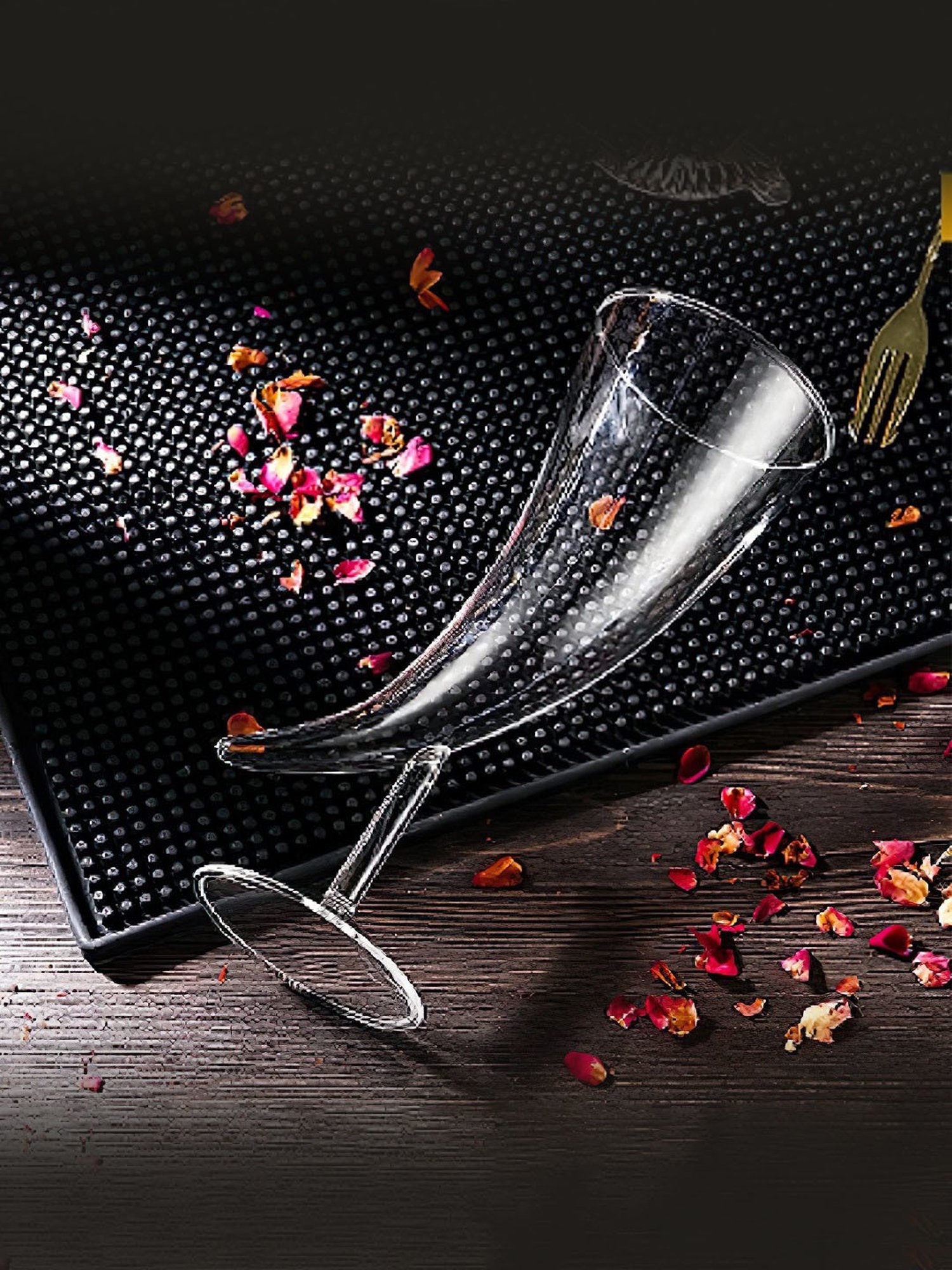 Melbify Horn Shaped Transparent Horn Shaped Cocktail Glass 250ml