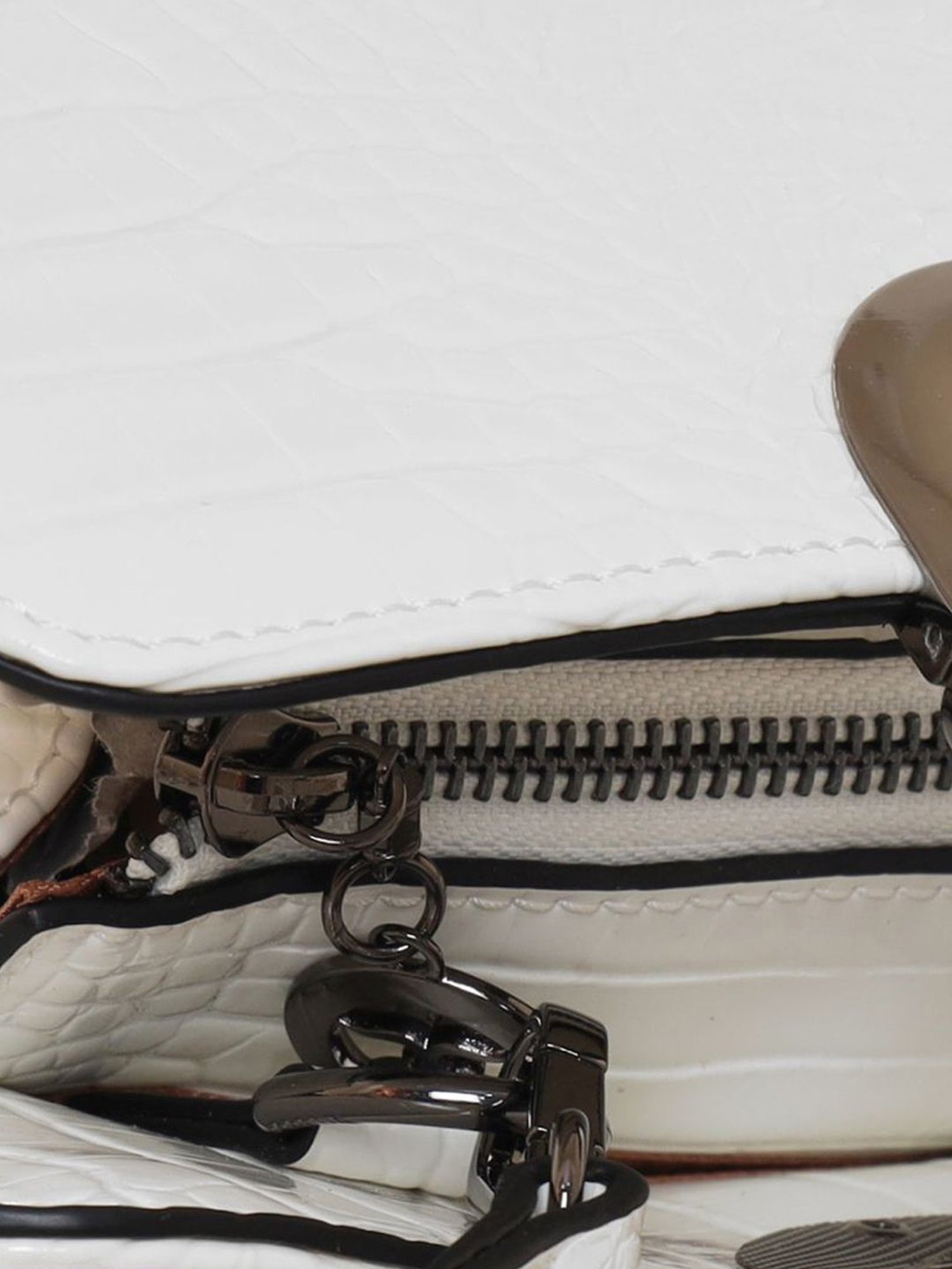 Tohl Avon Black Solid Medium Handbag