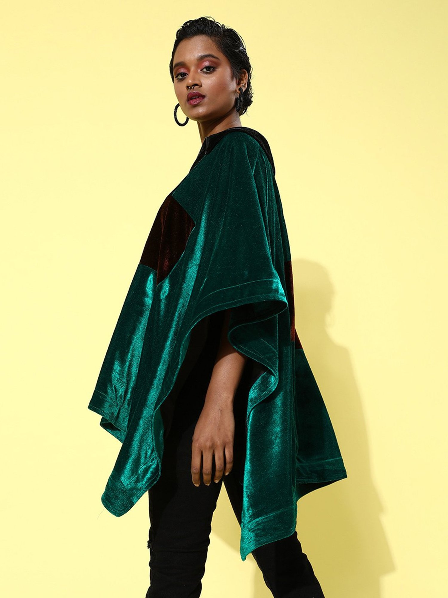 QUIERO Green & Black Color-Block Poncho