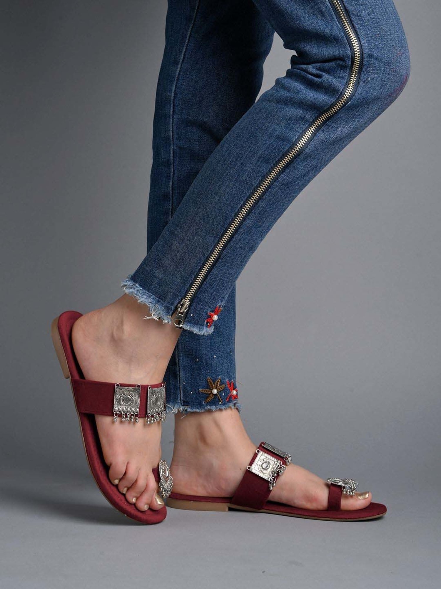 Shoetopia Kids Maroon Toe Ring Sandals