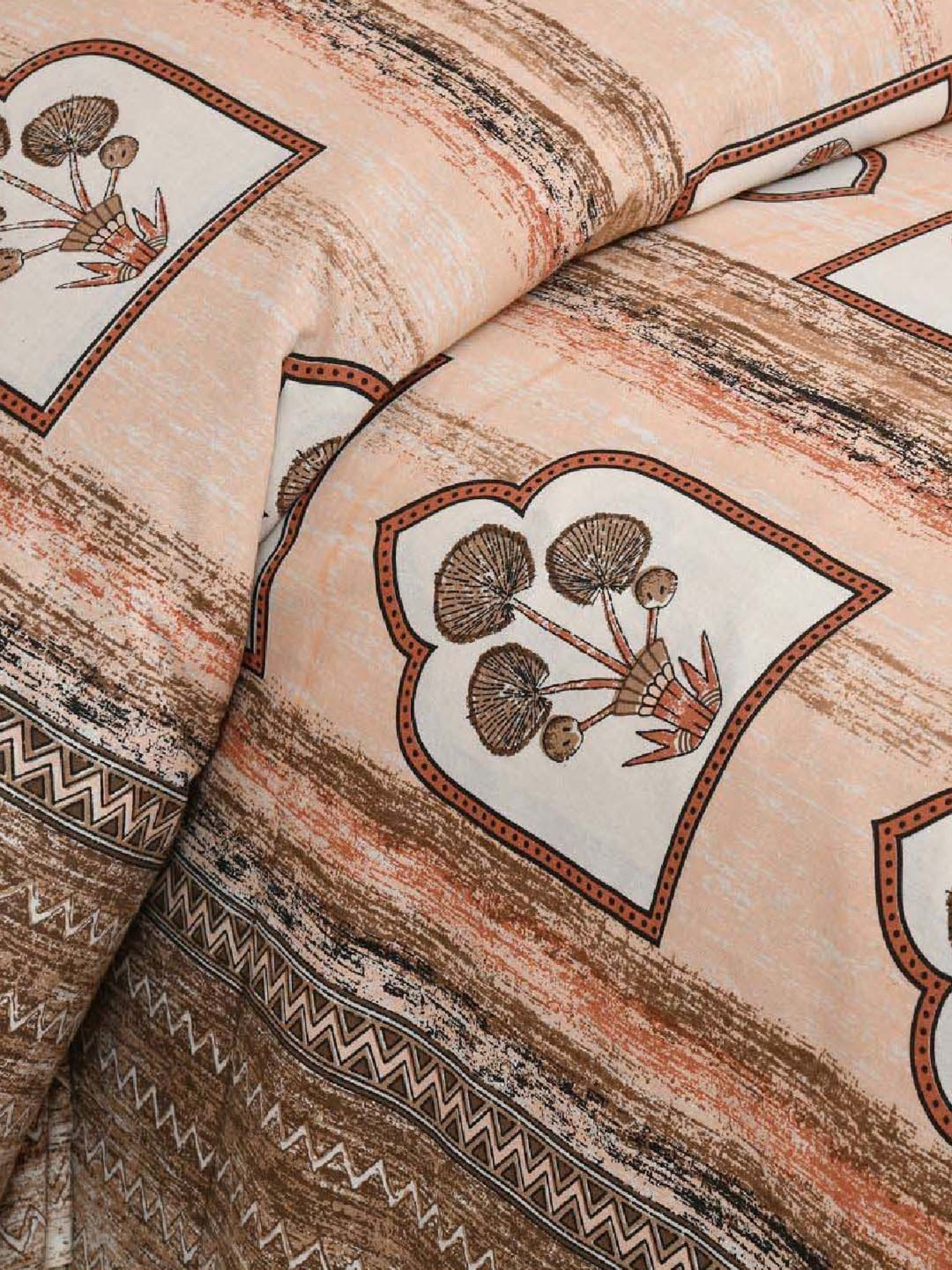 JaipurFabric Peach 180 TC 100% Cotton Jharokha Double Bedsheet with 2 Pillow Covers