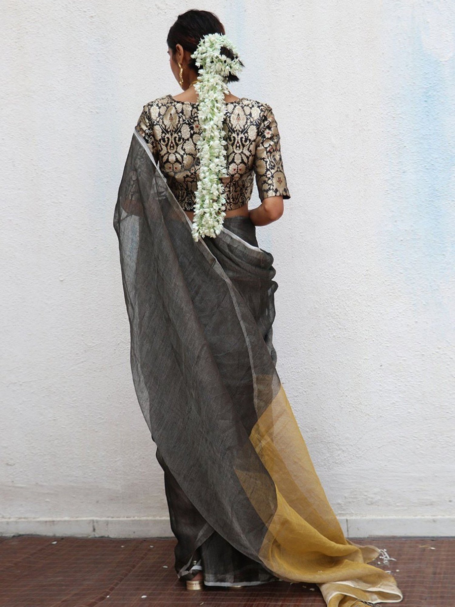 Chidiyaa Grey Chandni Raatein Charulata Handwoven Linen Zari Saree