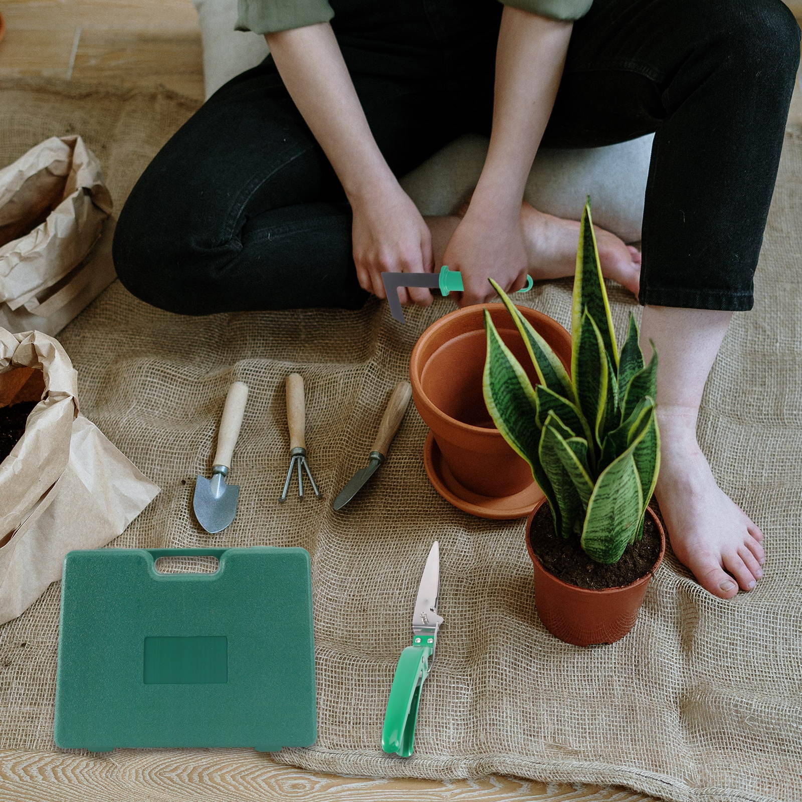 10 Pcs Garden Tools Set Case Garden Tool Kit with Anti-rust Shovel Scissor Harrow Water Sprayer and Case