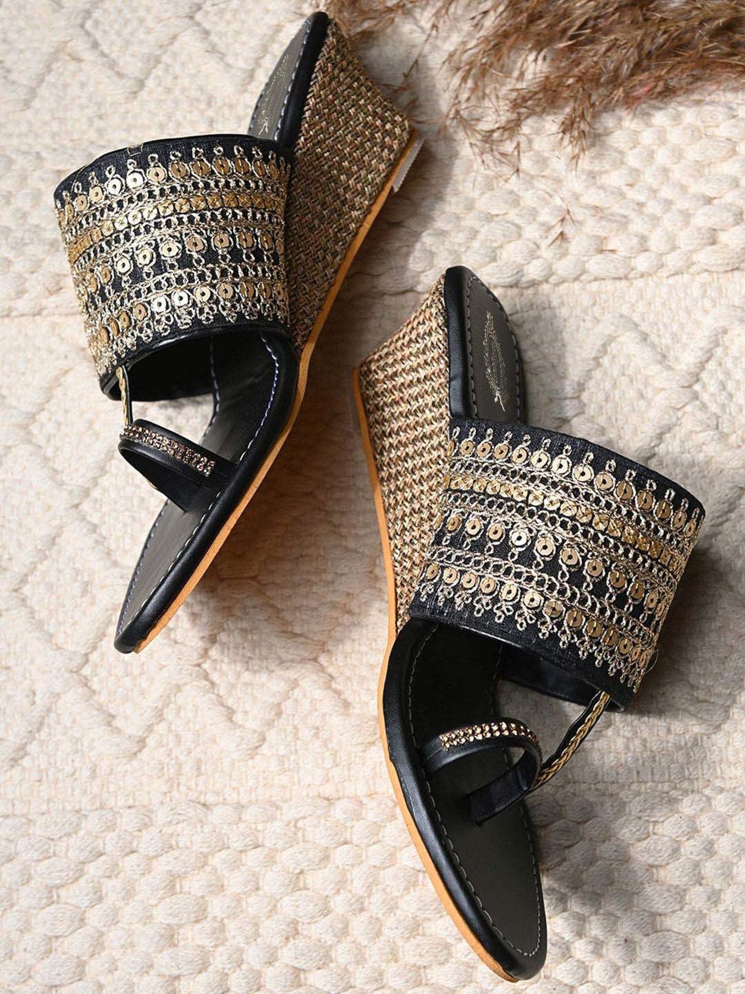 Shoetopia Kids Black Toe Ring Sandals