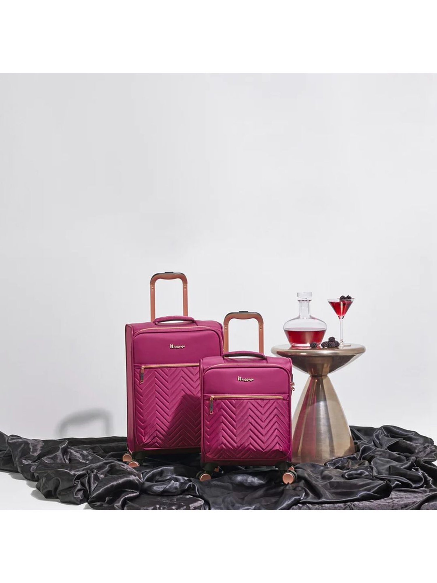 it luggage Bewitching Purple Underseater 18 inches Soft Case Trolley Bag with TSA Lock